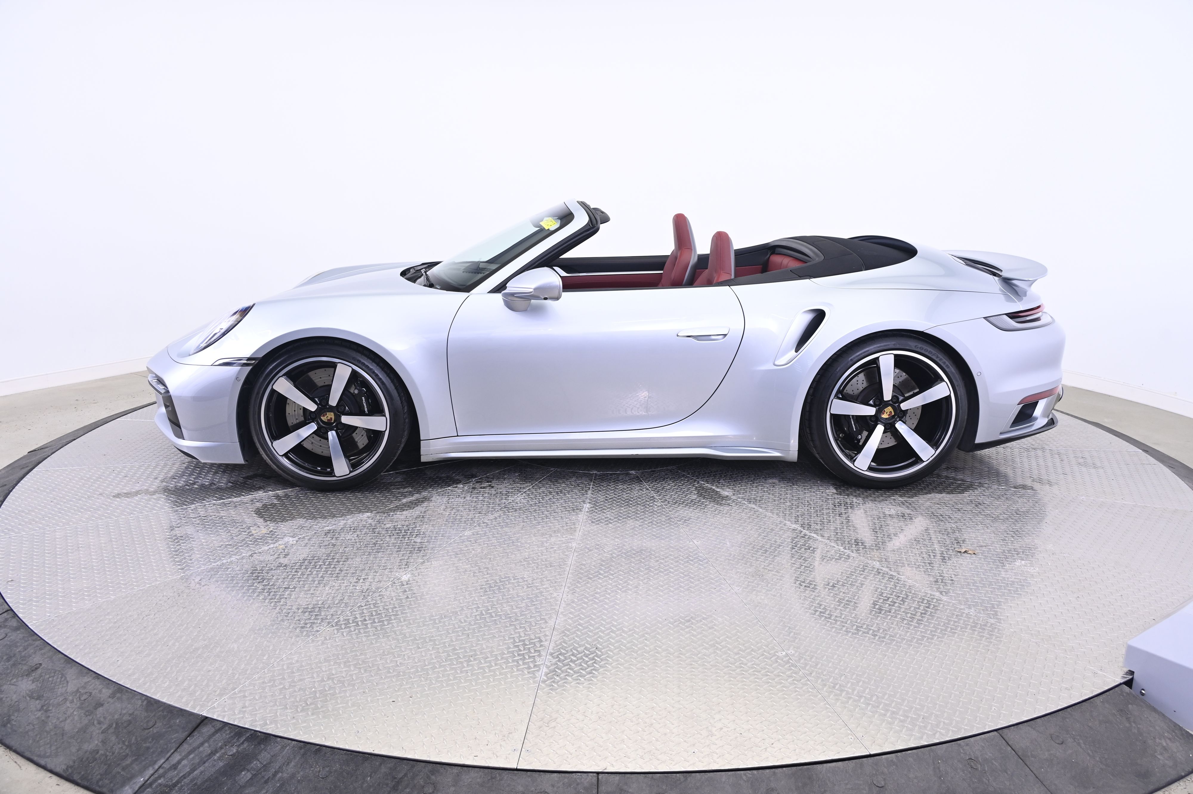 Thumbnail: 2022 Porsche 911 - 2