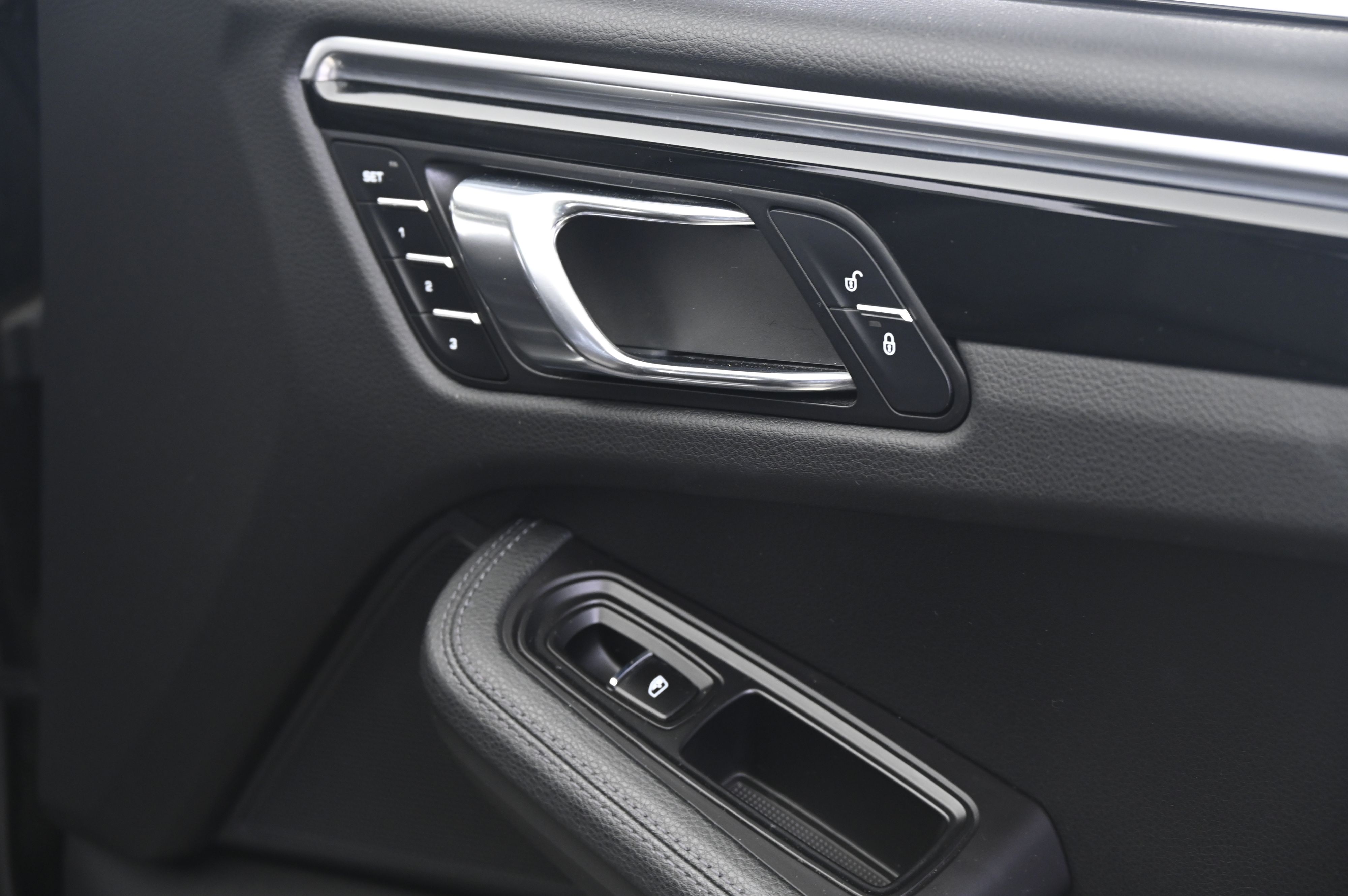 Thumbnail: 2017 Porsche Macan - 21