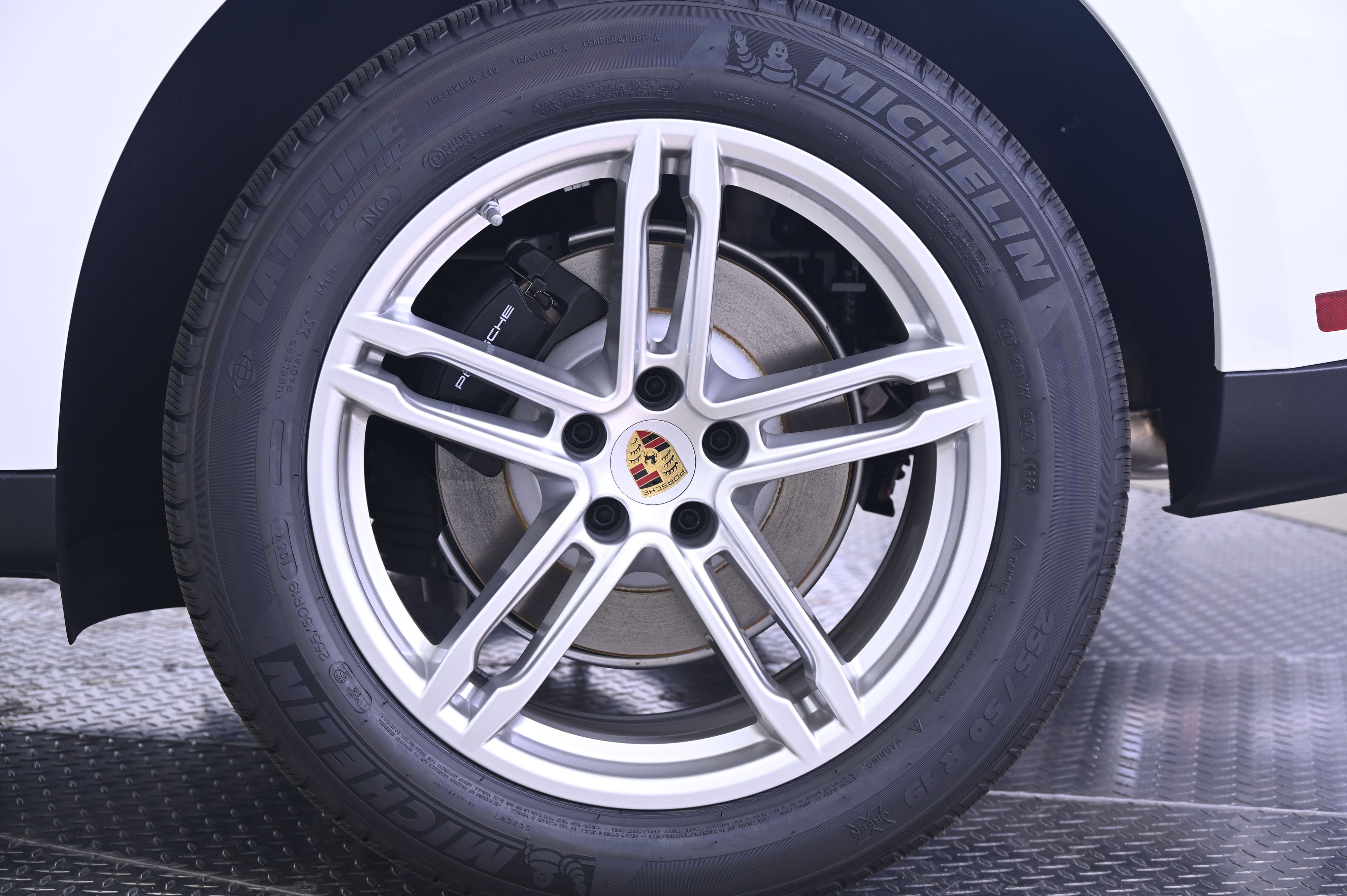 Thumbnail: 2026 Porsche Macan - 12