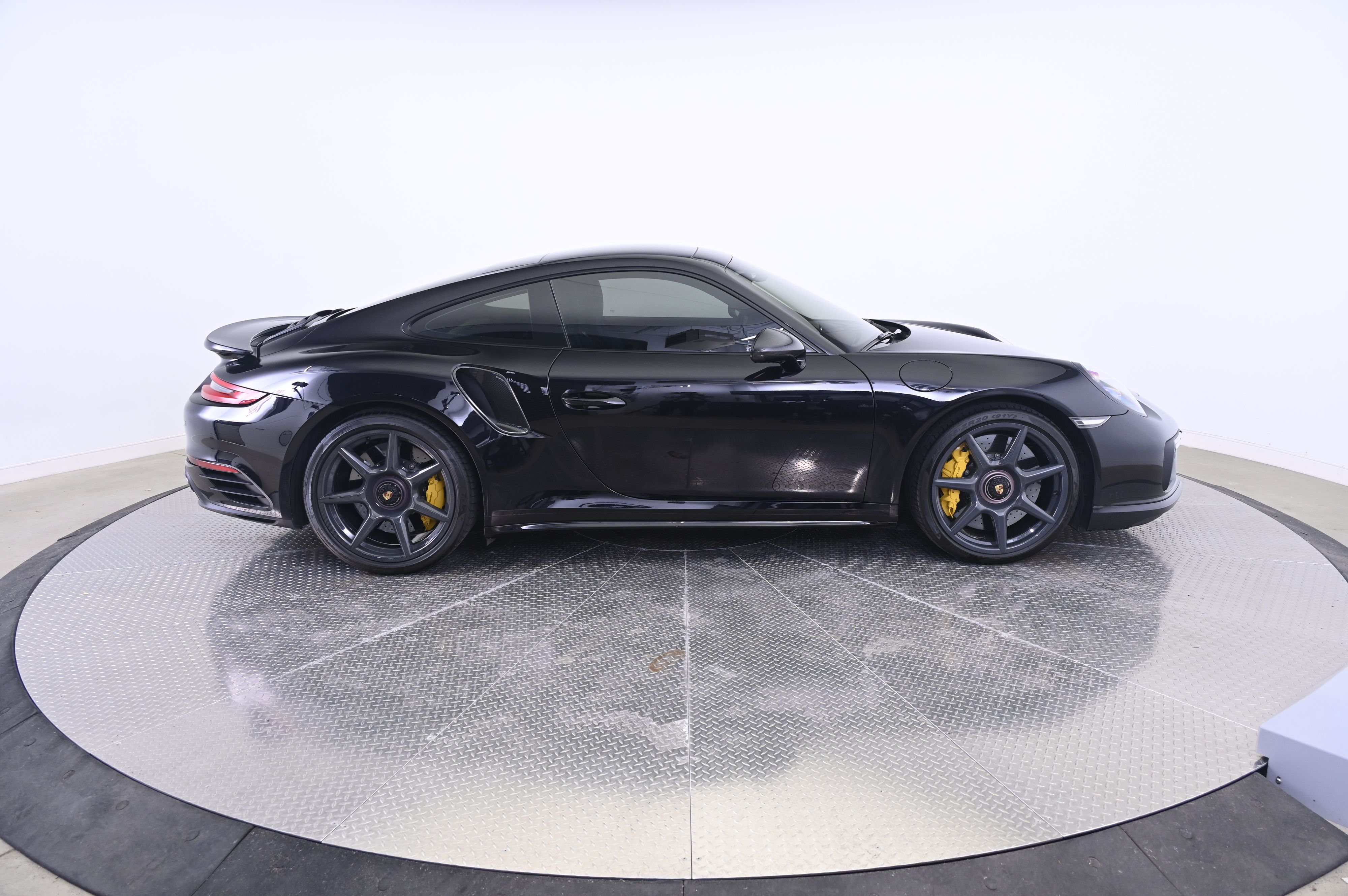Thumbnail: 2019 Porsche 911 - 8