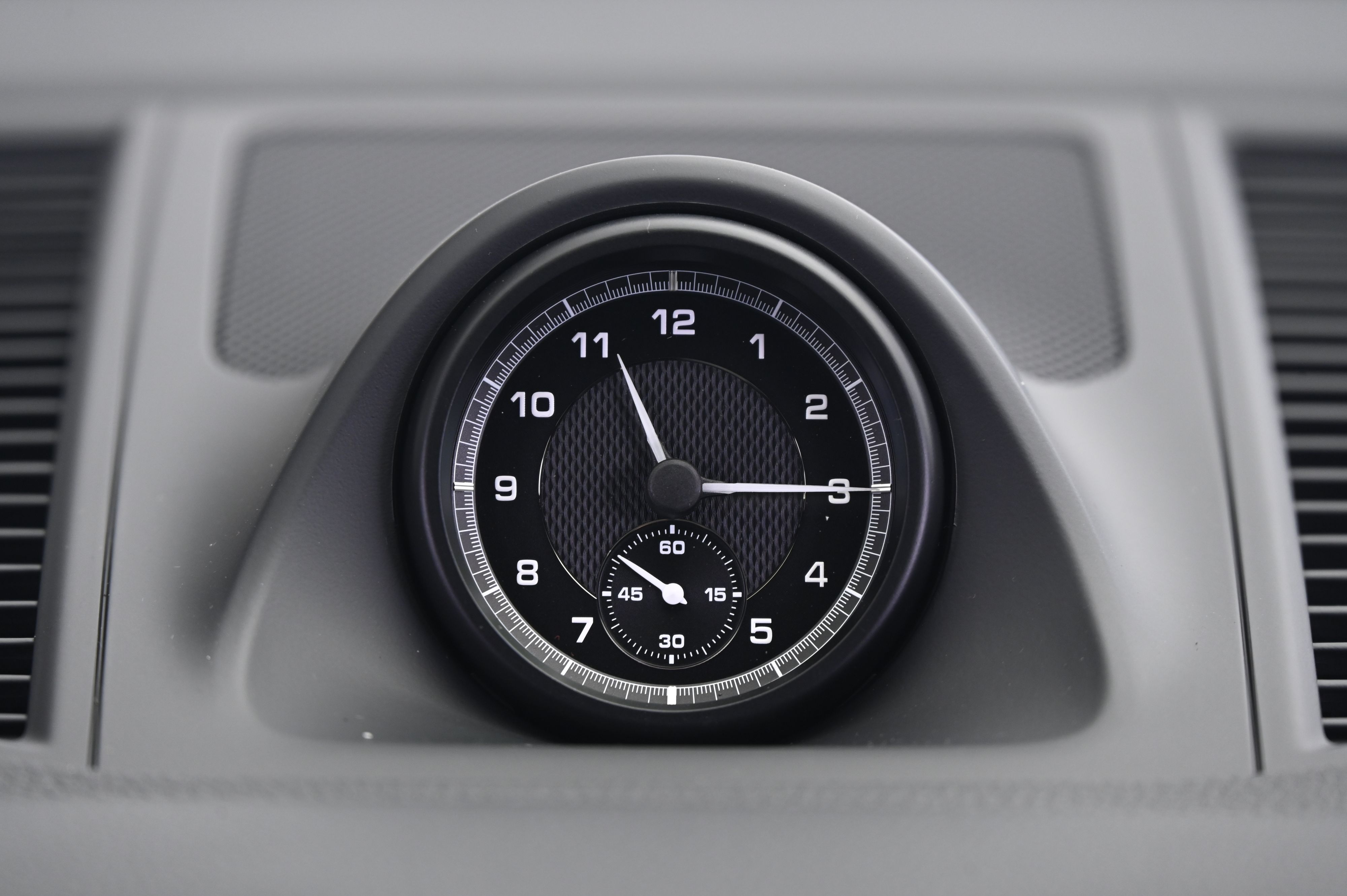 Thumbnail: 2026 Porsche Macan - 32