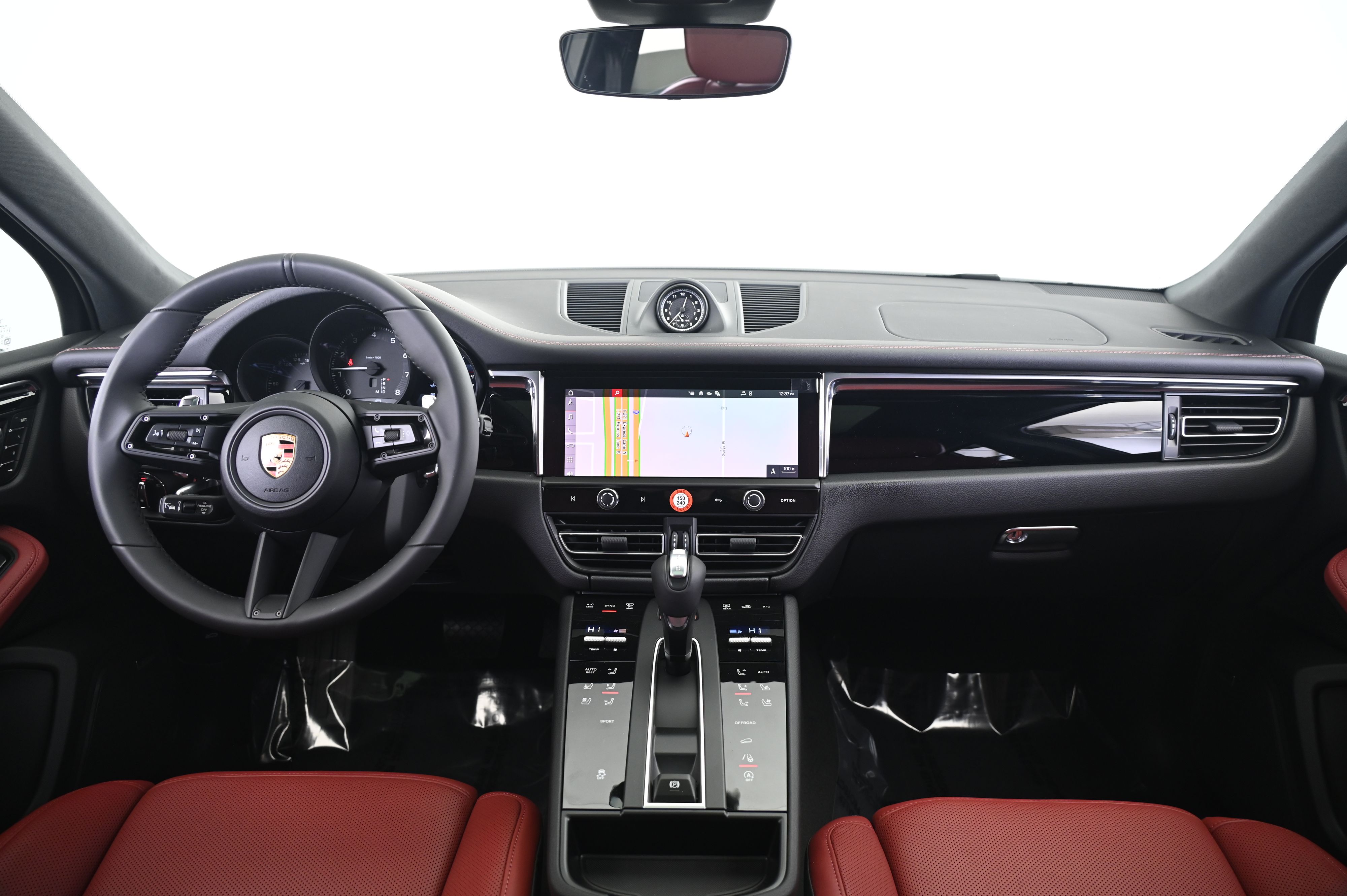 Thumbnail: 2026 Porsche Macan - 31