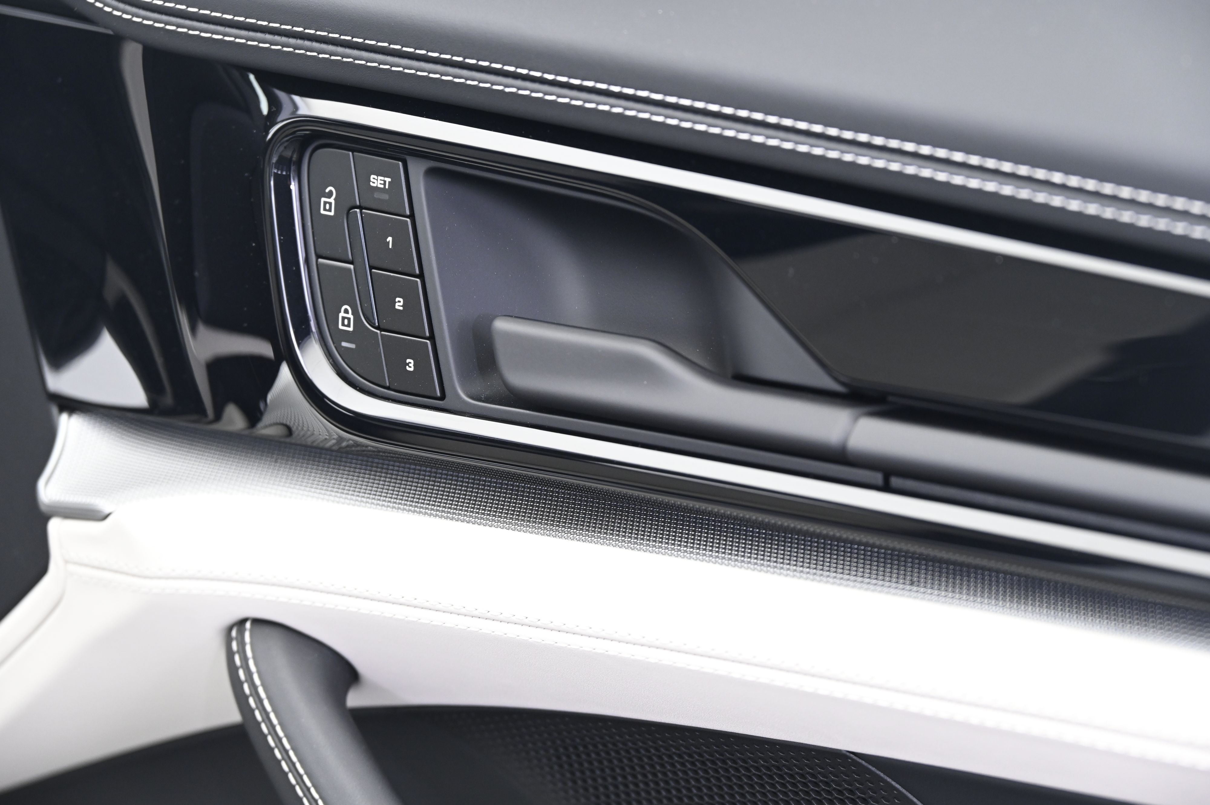 Thumbnail: 2025 Porsche Panamera - 21