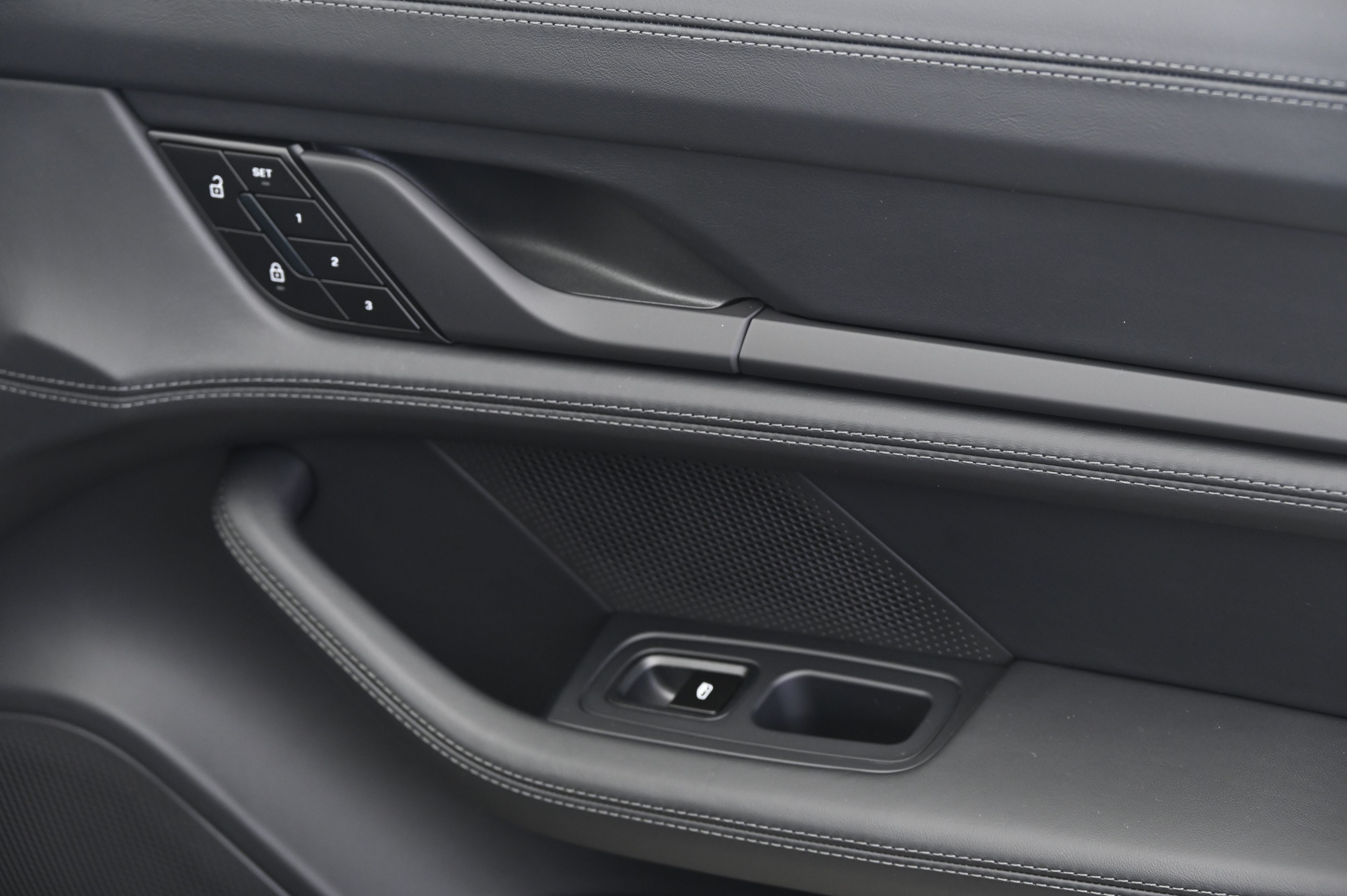 Thumbnail: 2026 Porsche Taycan - 22