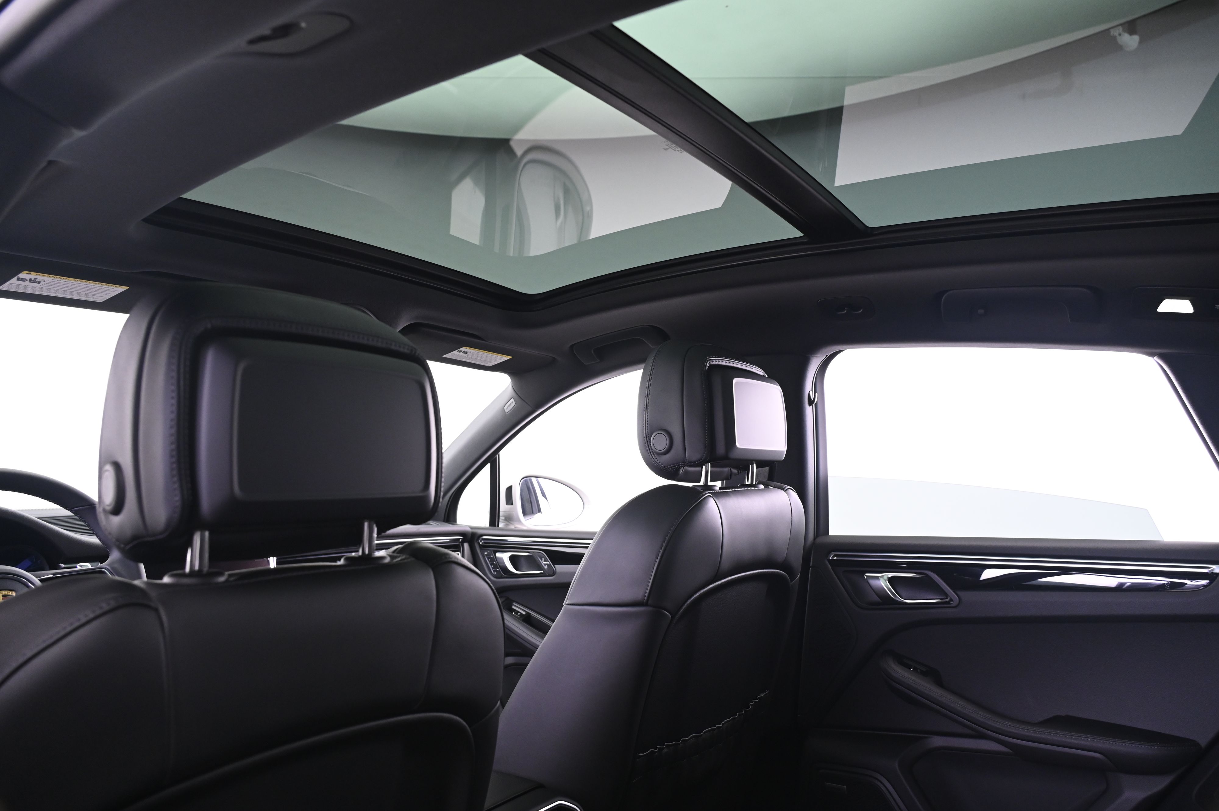 Thumbnail: 2026 Porsche Macan - 25