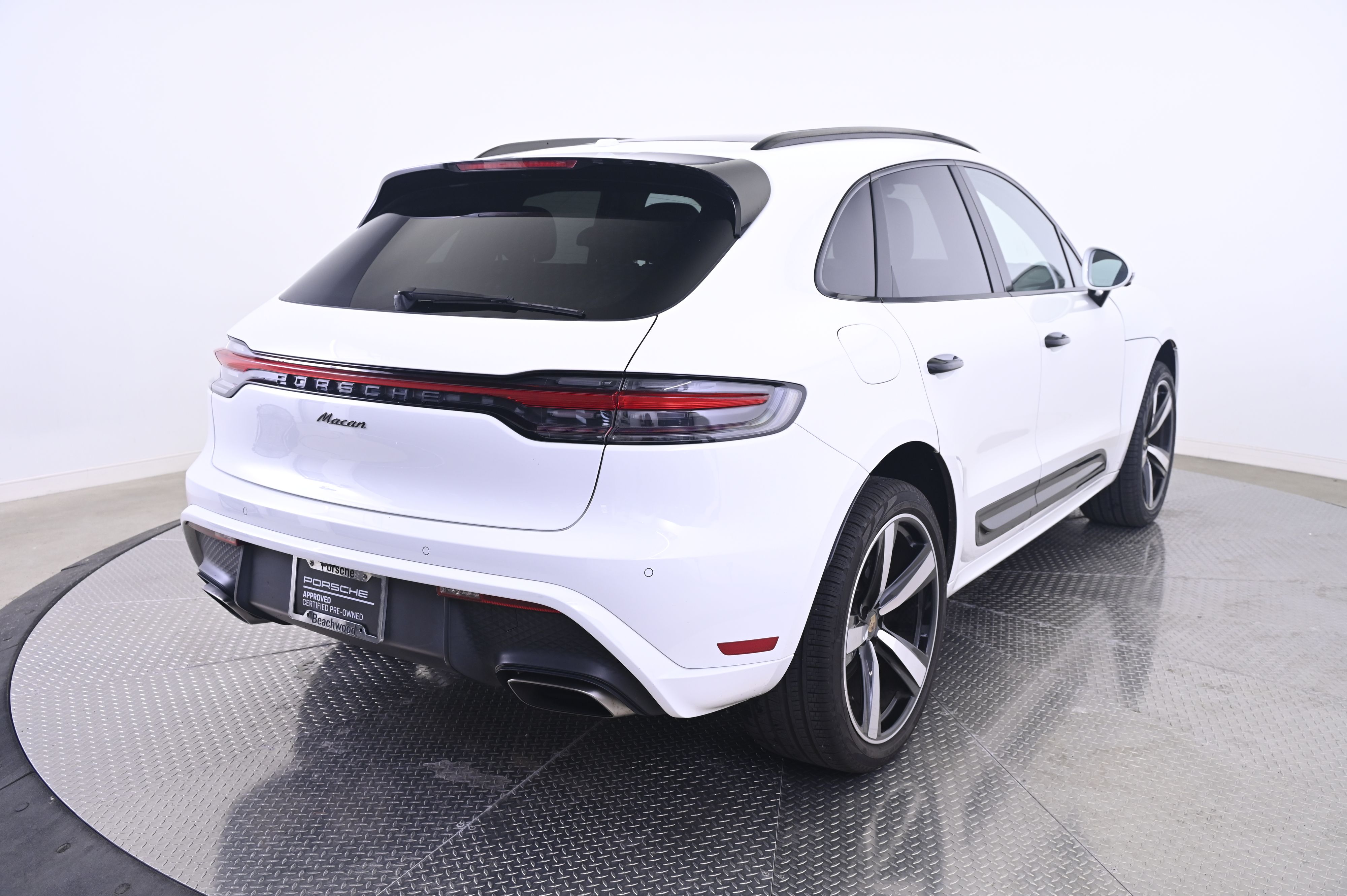 Thumbnail: 2023 Porsche Macan - 7
