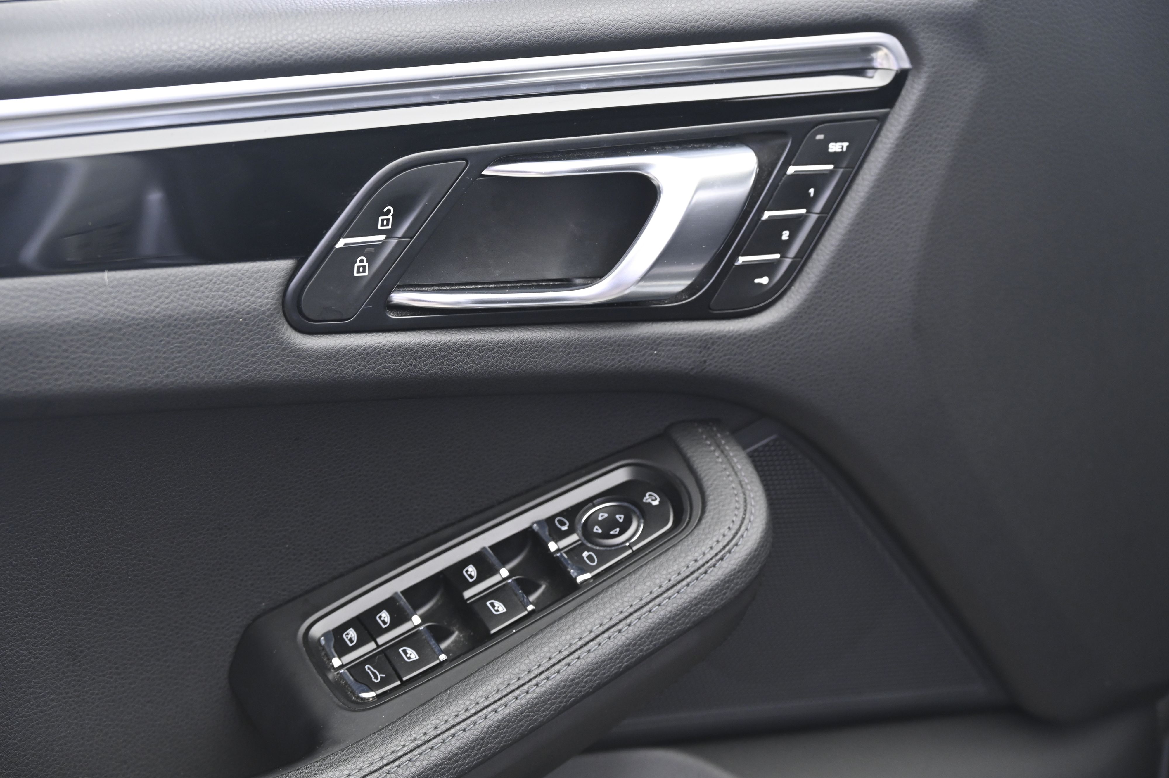 Thumbnail: 2023 Porsche Macan - 27