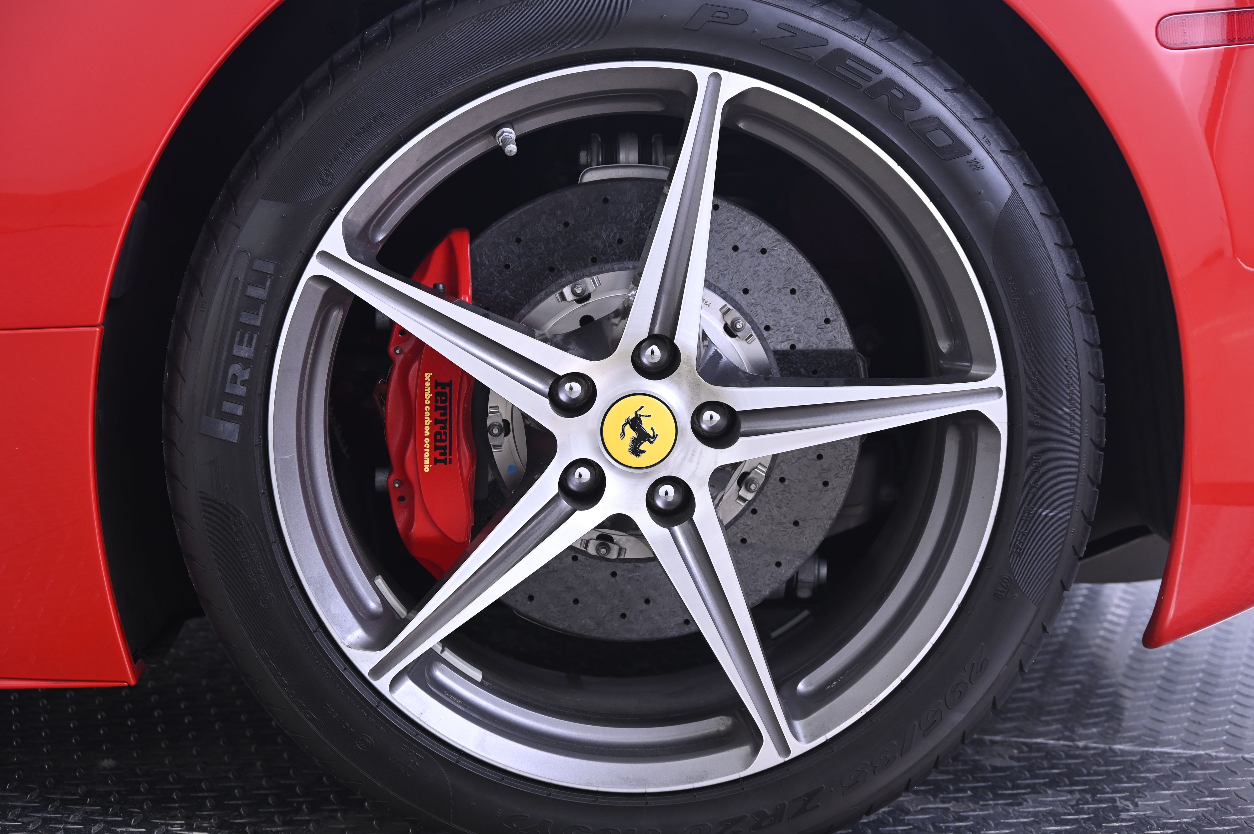 Thumbnail: 2013 Ferrari 458 - 16
