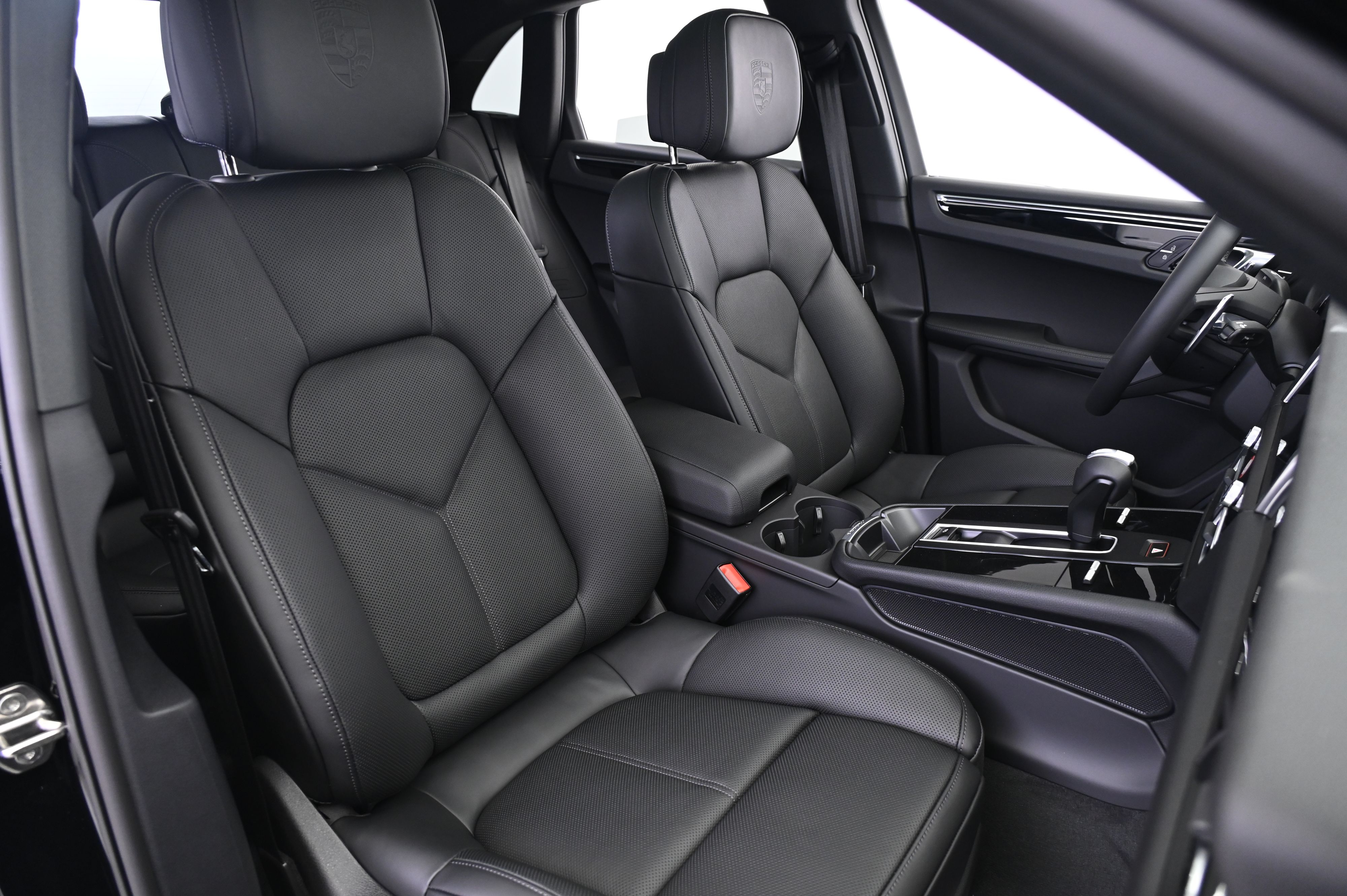 Thumbnail: 2026 Porsche Macan - 24