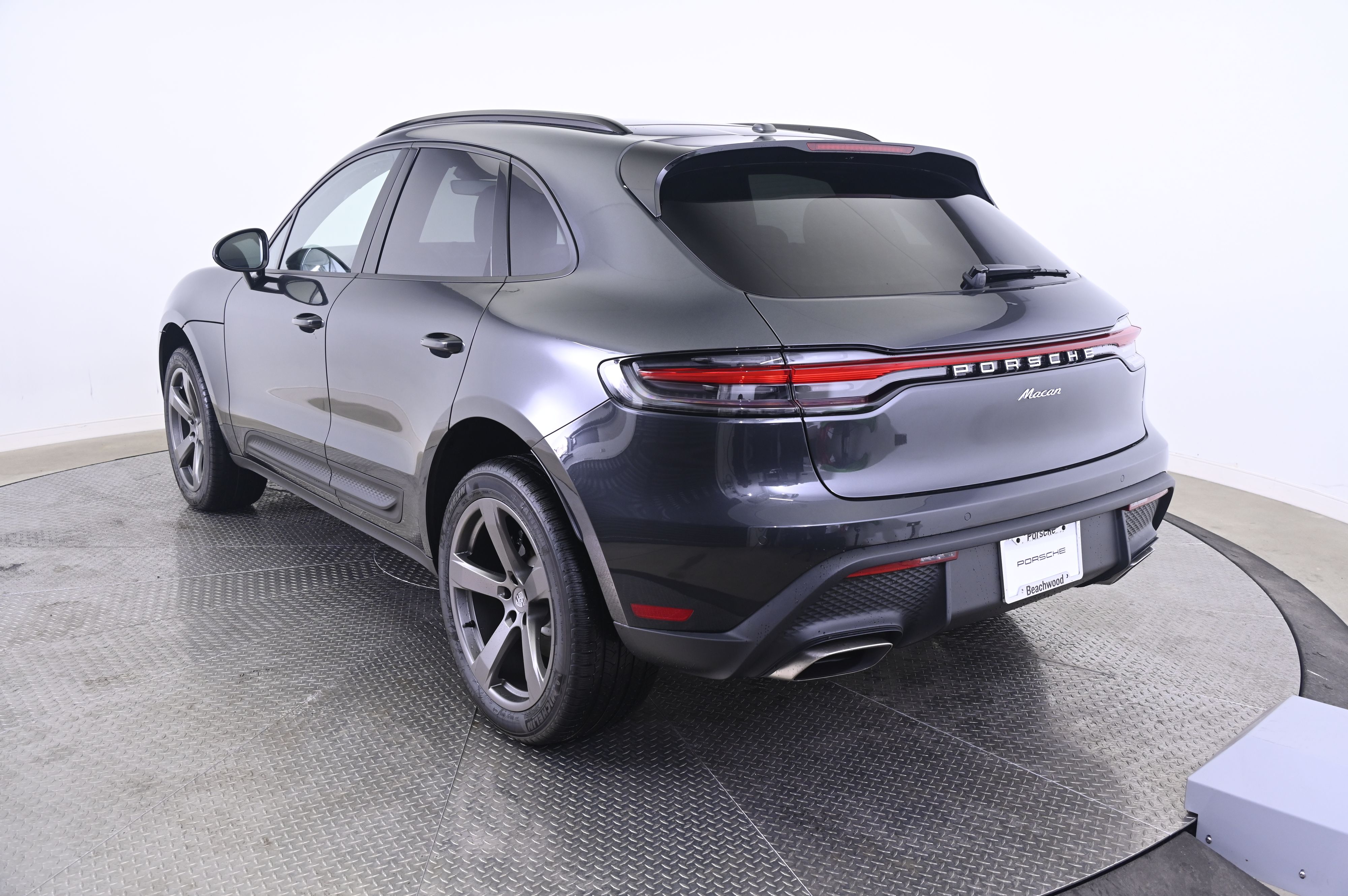 Thumbnail: 2026 Porsche Macan - 3