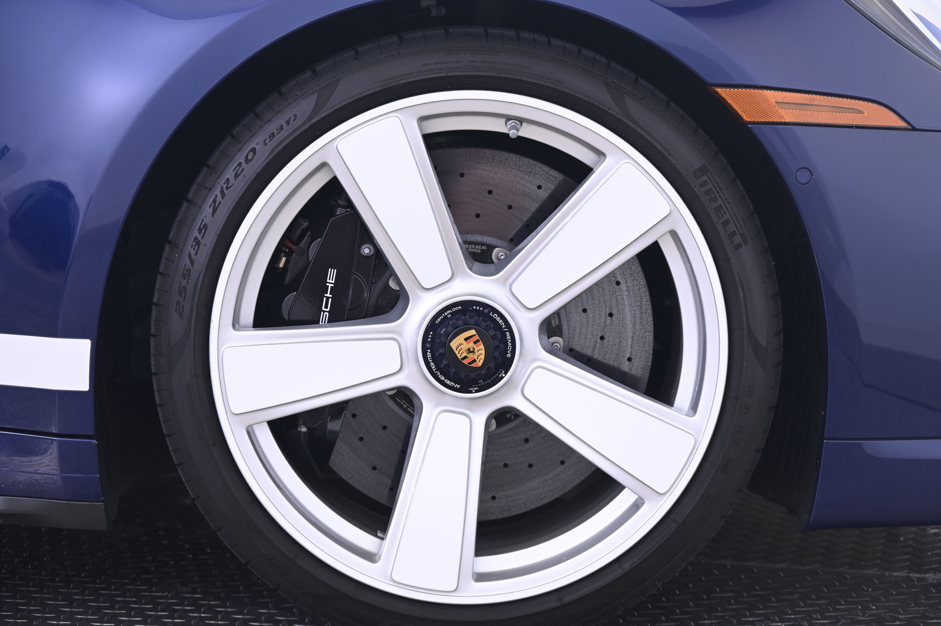 Thumbnail: 2025 Porsche 911 - 17
