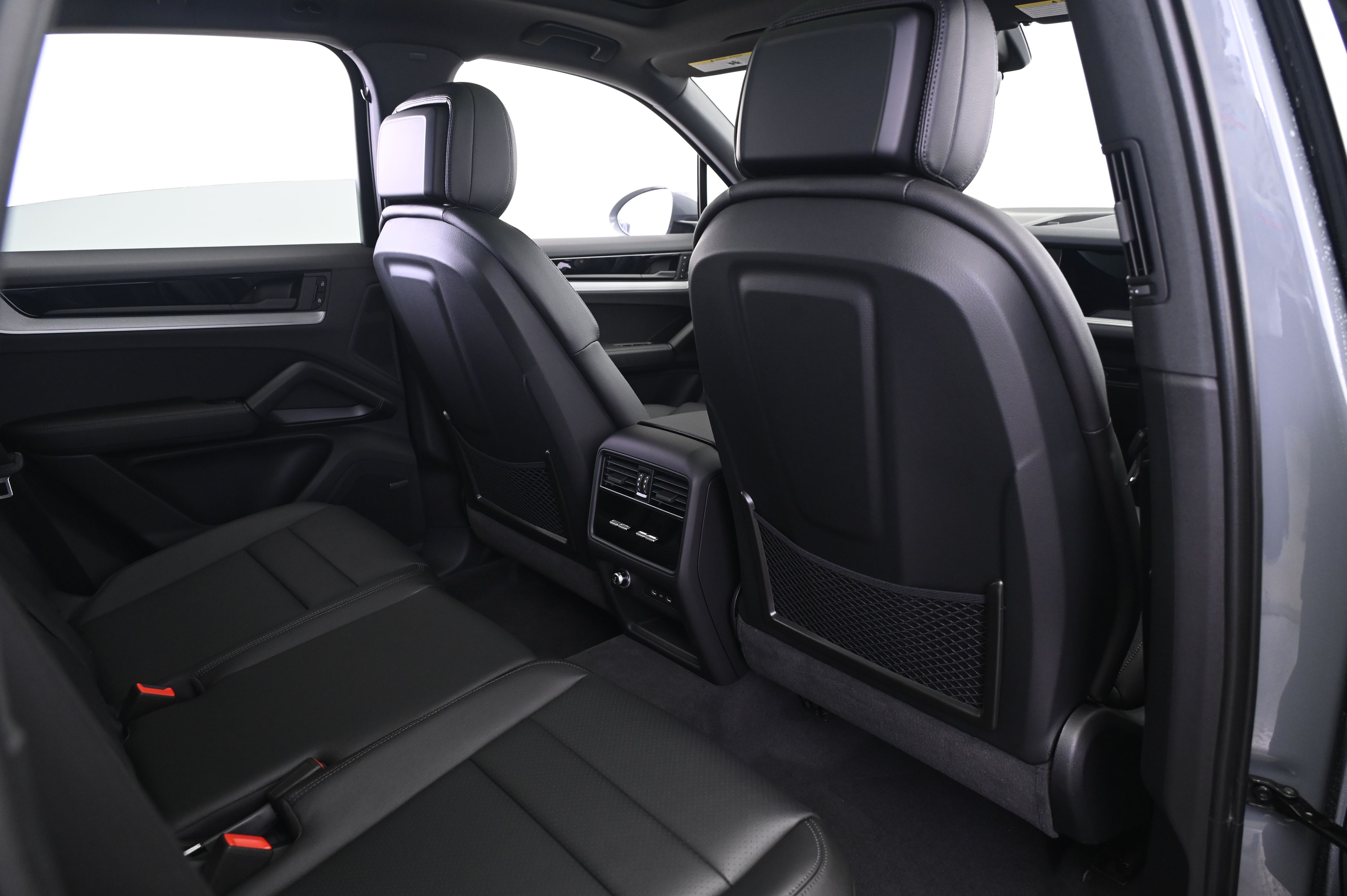 Thumbnail: 2026 Porsche Cayenne - 17