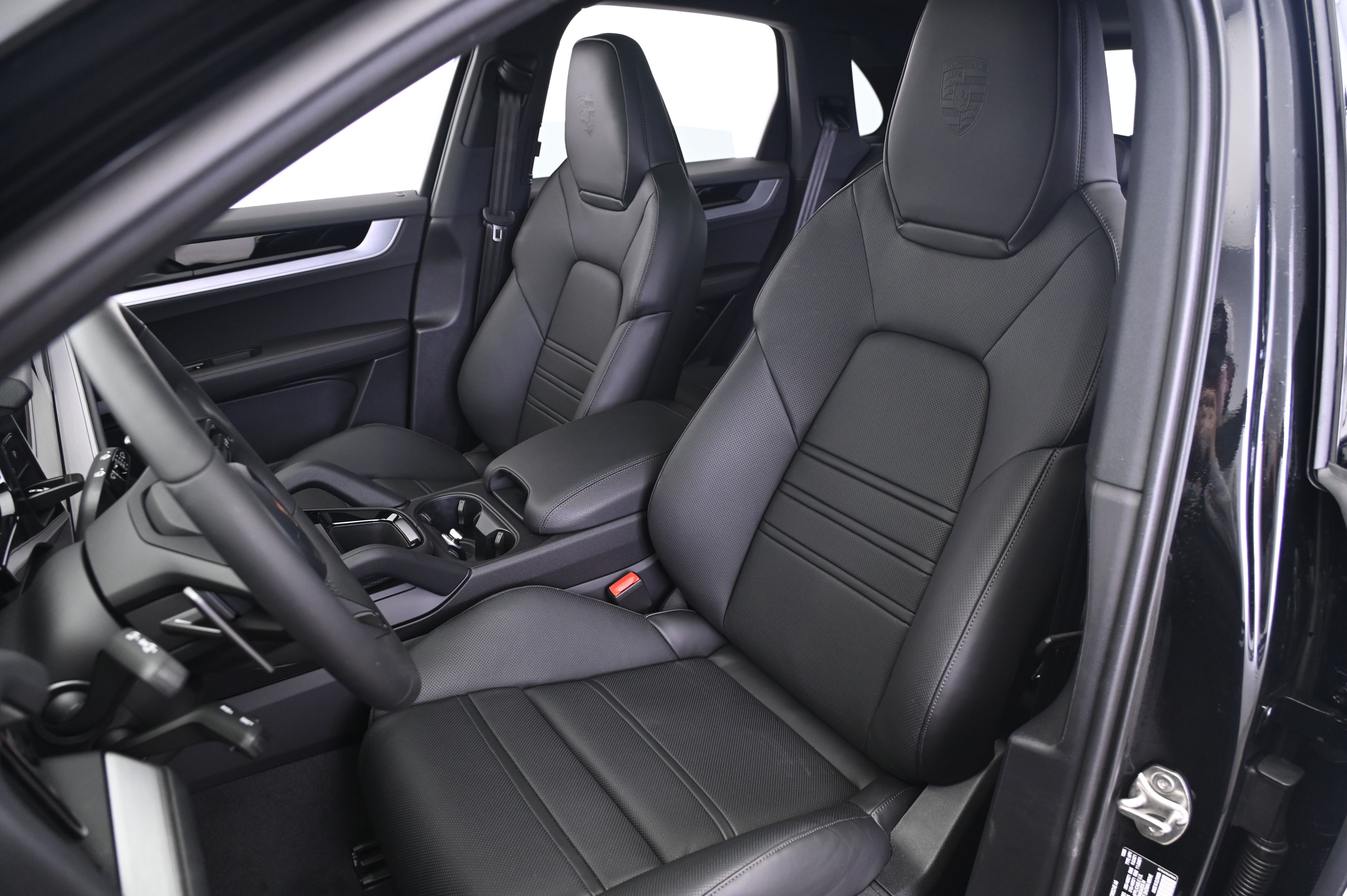 Thumbnail: 2026 Porsche Cayenne - 30