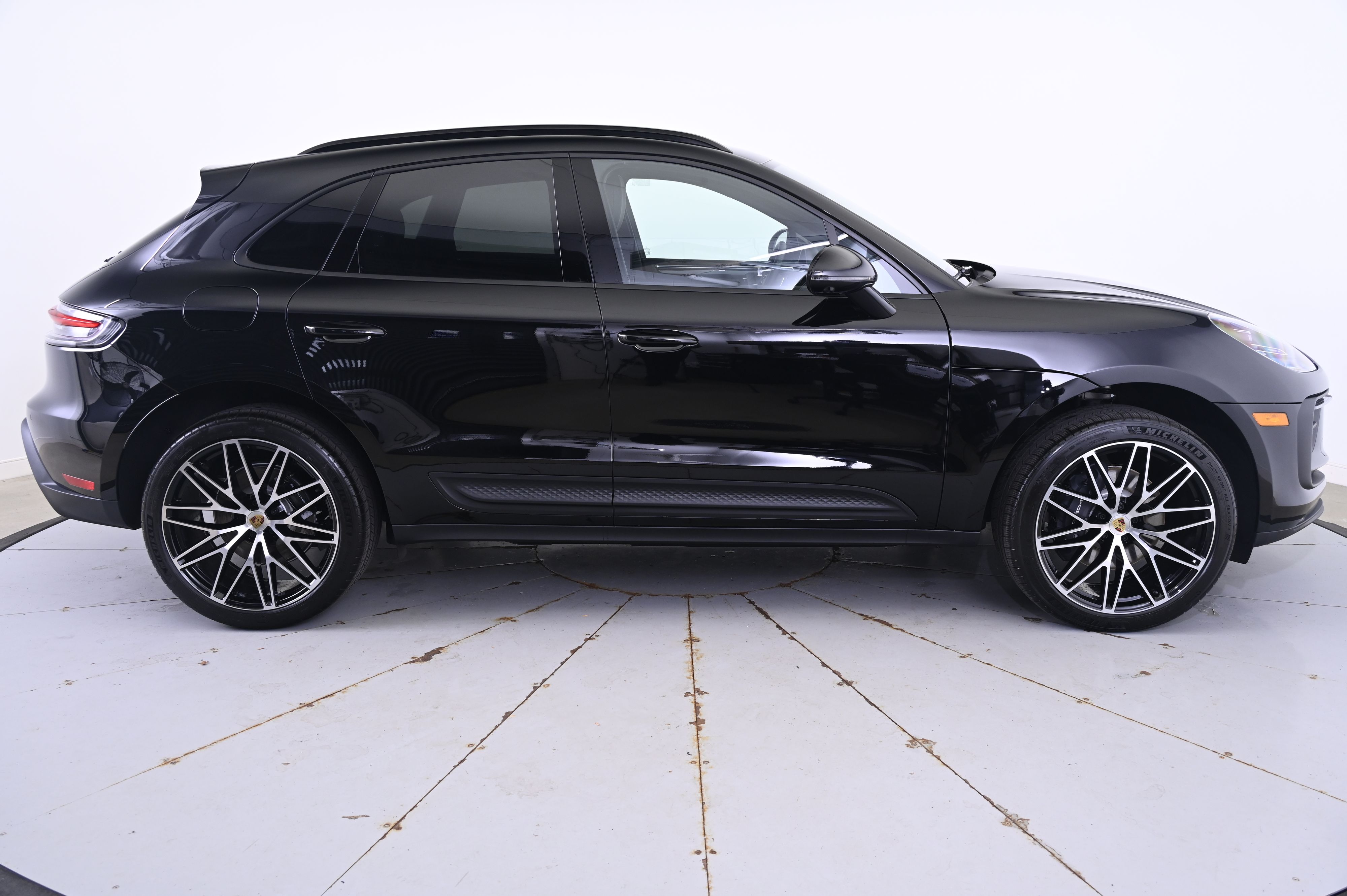 Thumbnail: 2026 Porsche Macan - 8