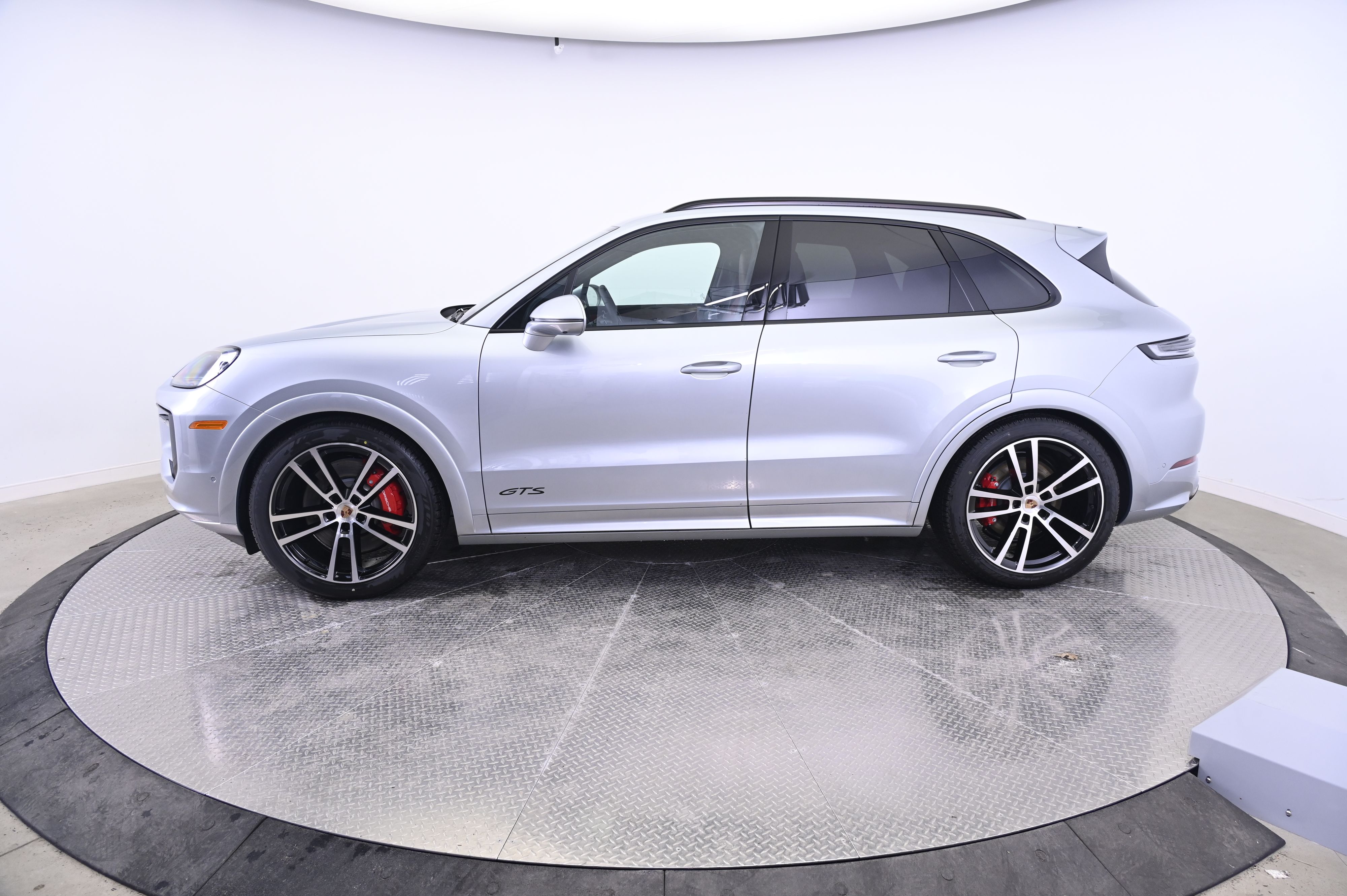 Thumbnail: 2026 Porsche Cayenne - 2