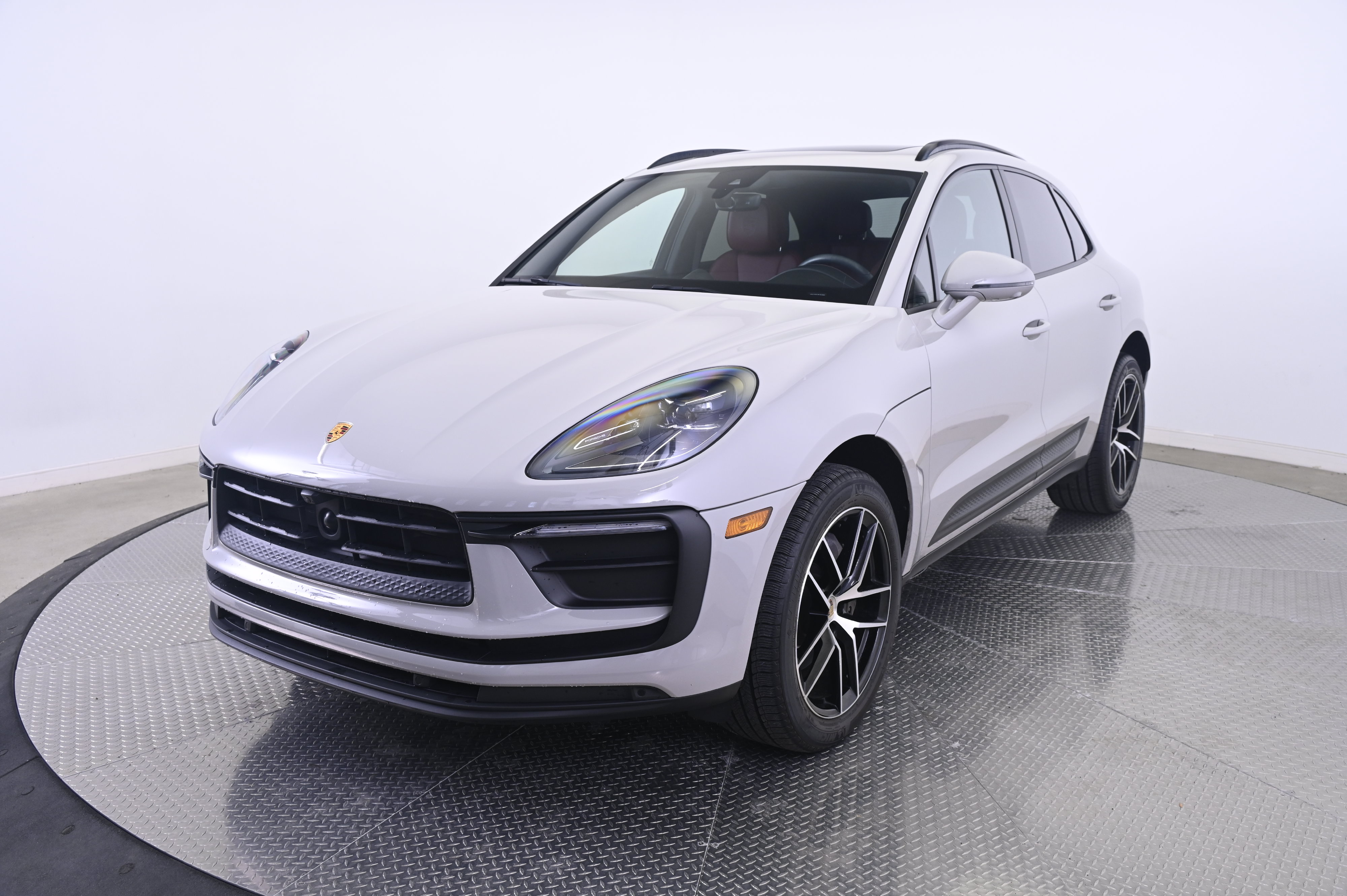 Thumbnail: 2023 Porsche Macan - 1