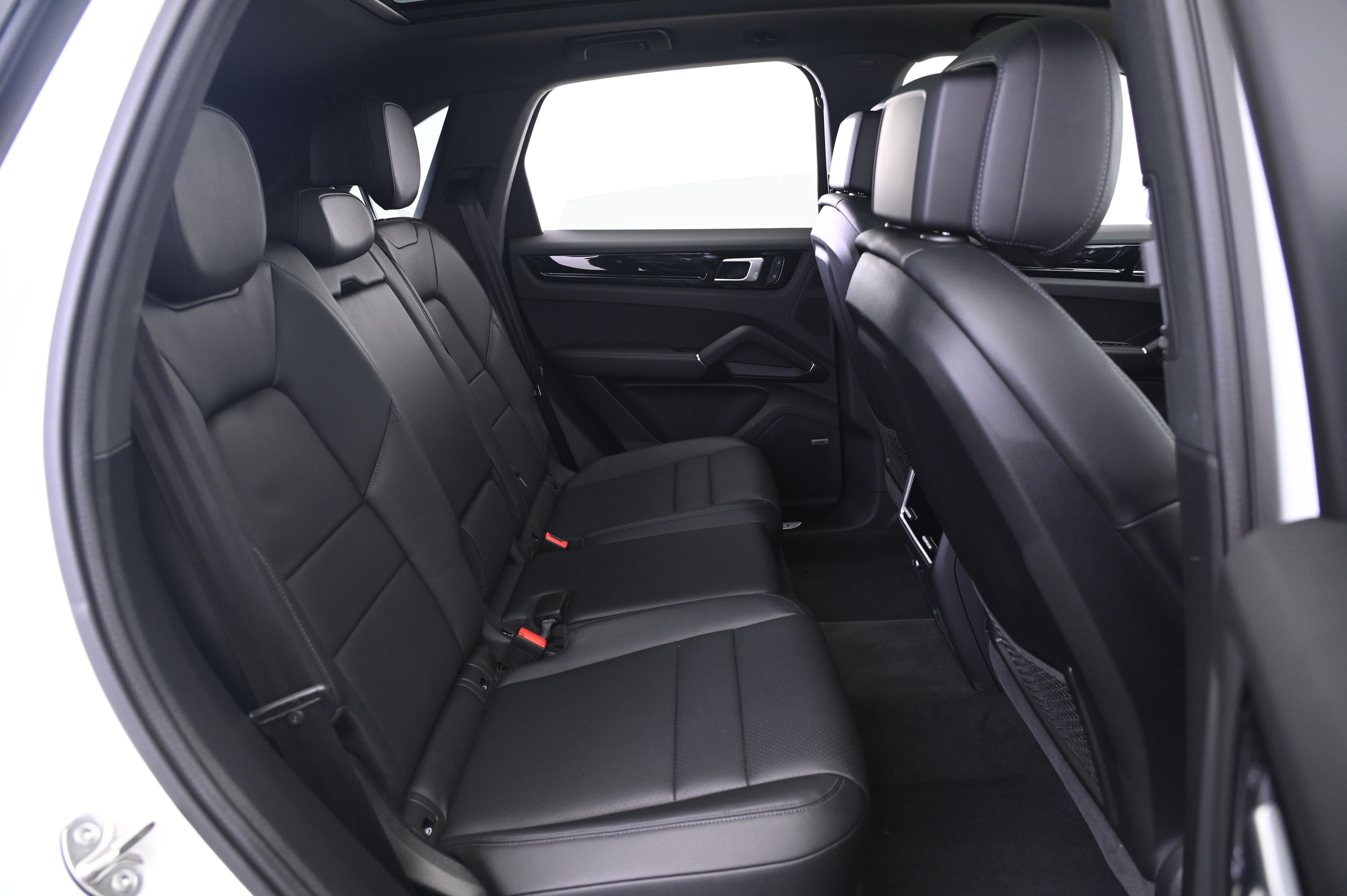 Thumbnail: 2022 Porsche Cayenne - 18