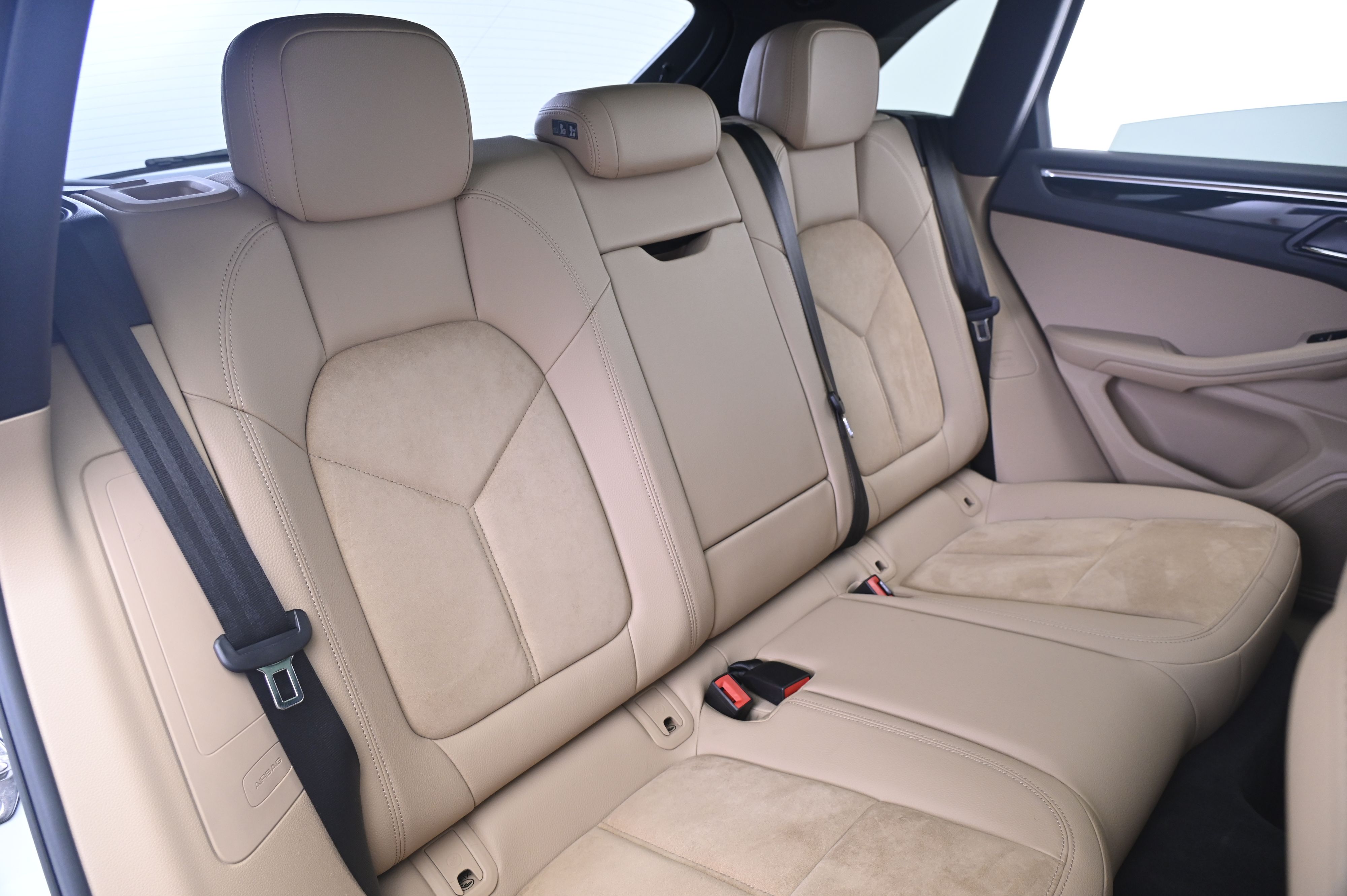 Thumbnail: 2019 Porsche Macan - 19