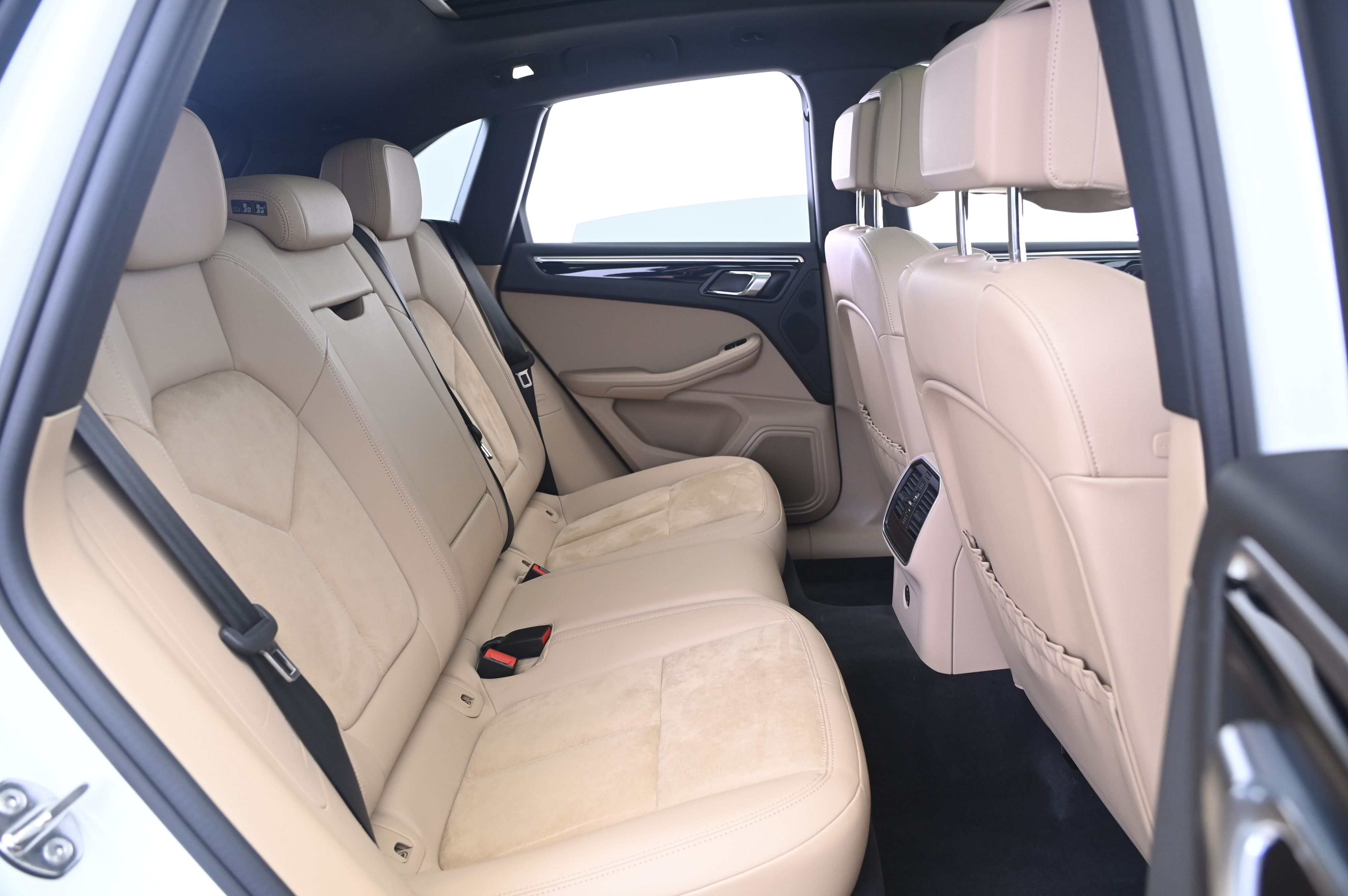 Thumbnail: 2019 Porsche Macan - 18