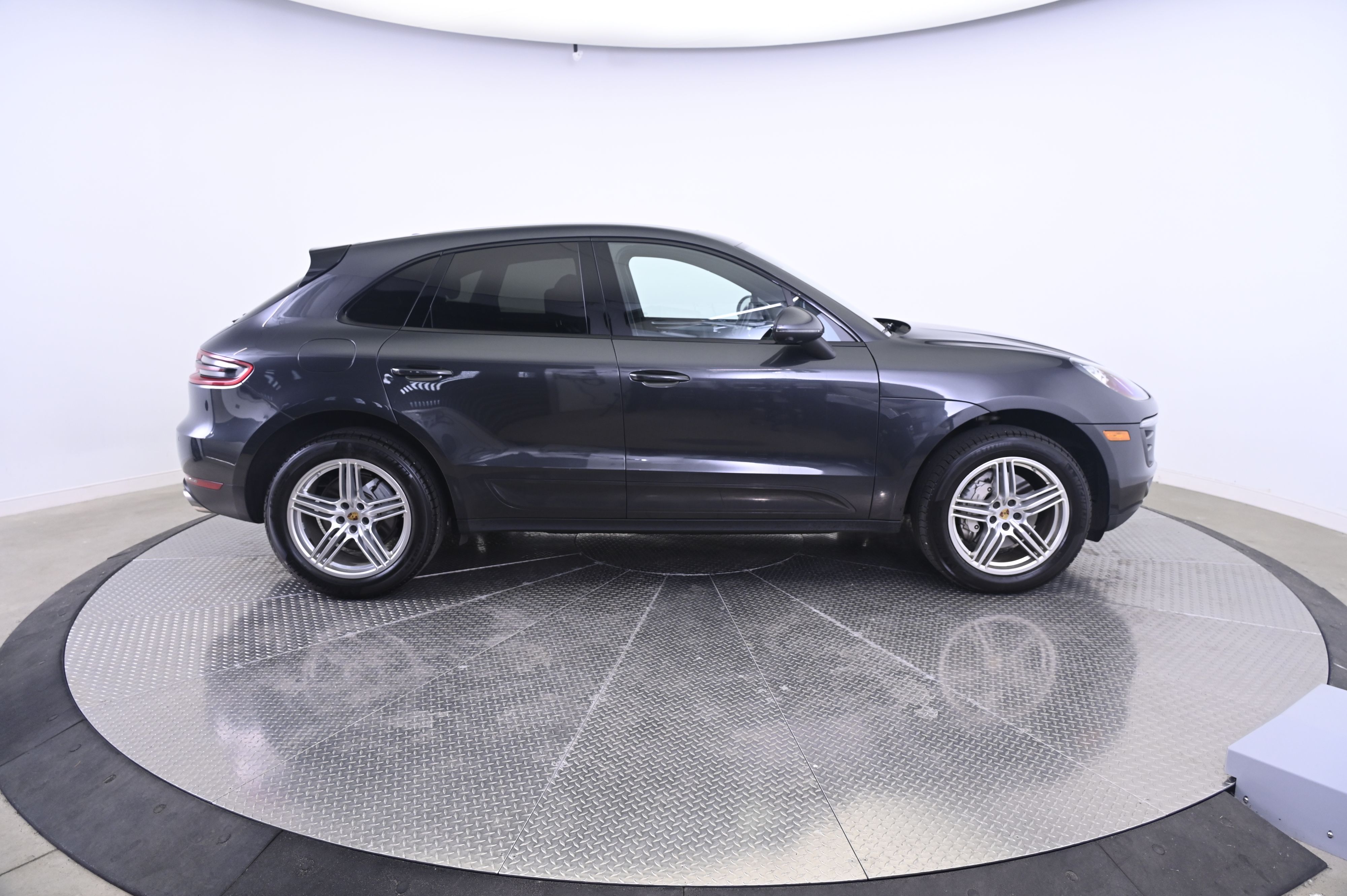 Thumbnail: 2017 Porsche Macan - 8