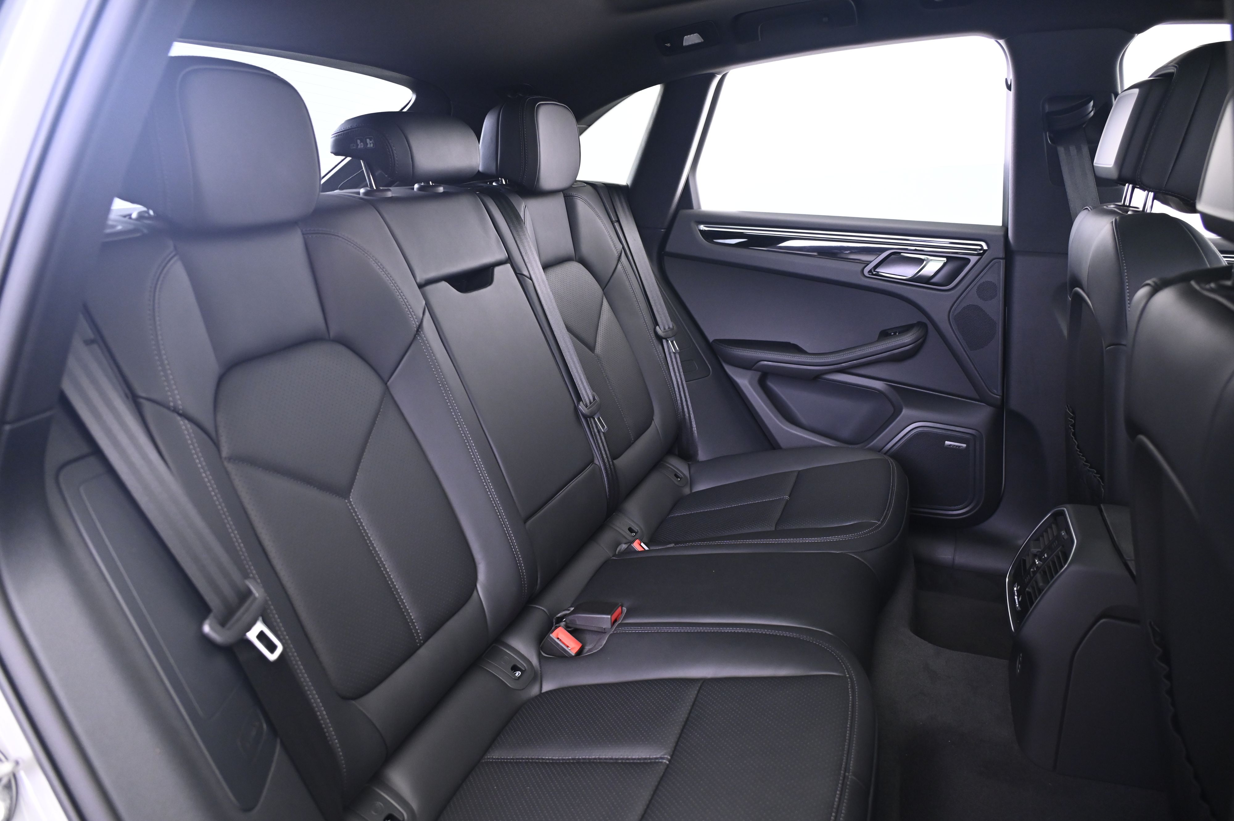 Thumbnail: 2025 Porsche Macan - 19