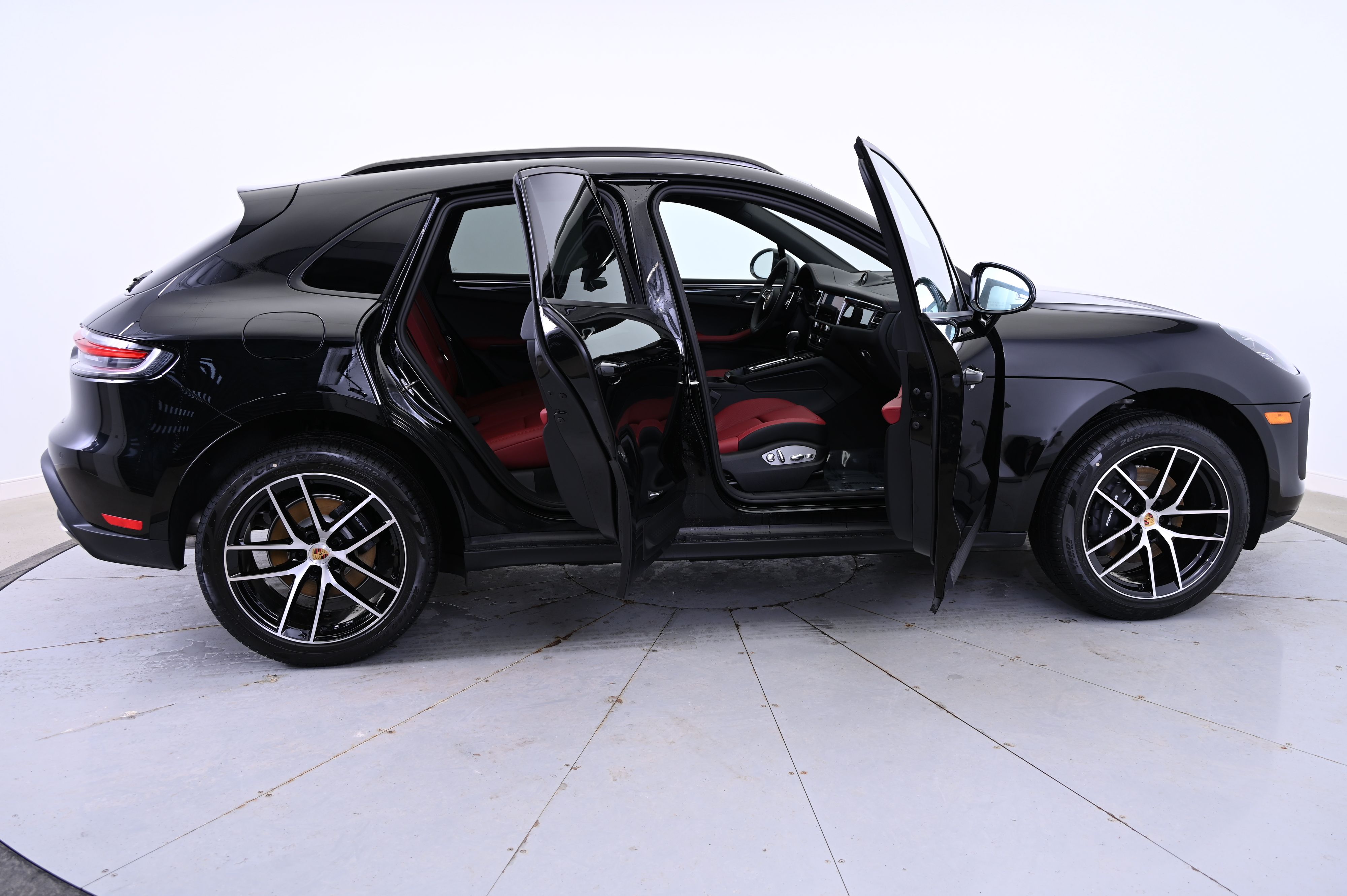 Thumbnail: 2025 Porsche Macan - 20