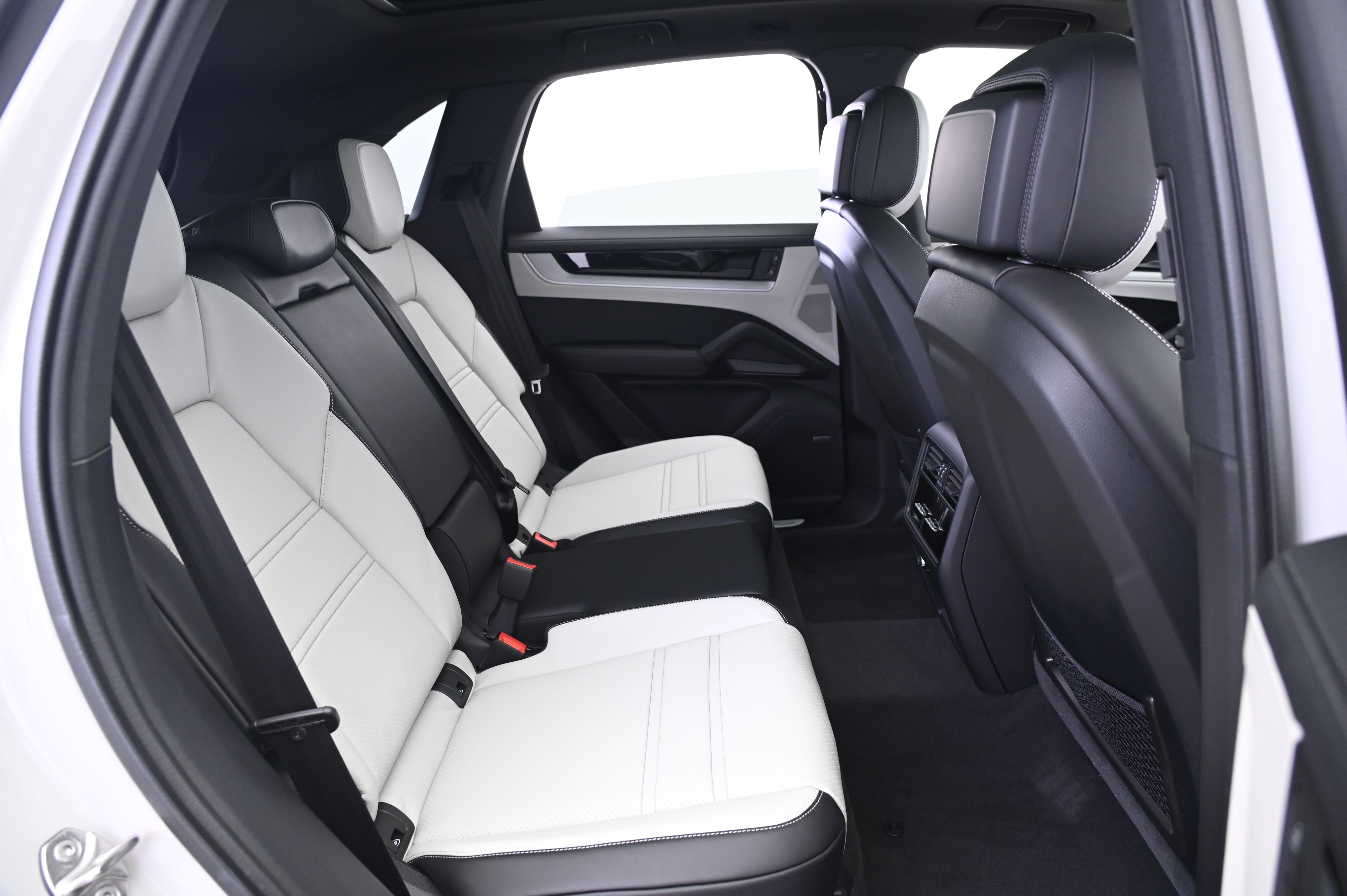 Thumbnail: 2026 Porsche Cayenne - 18