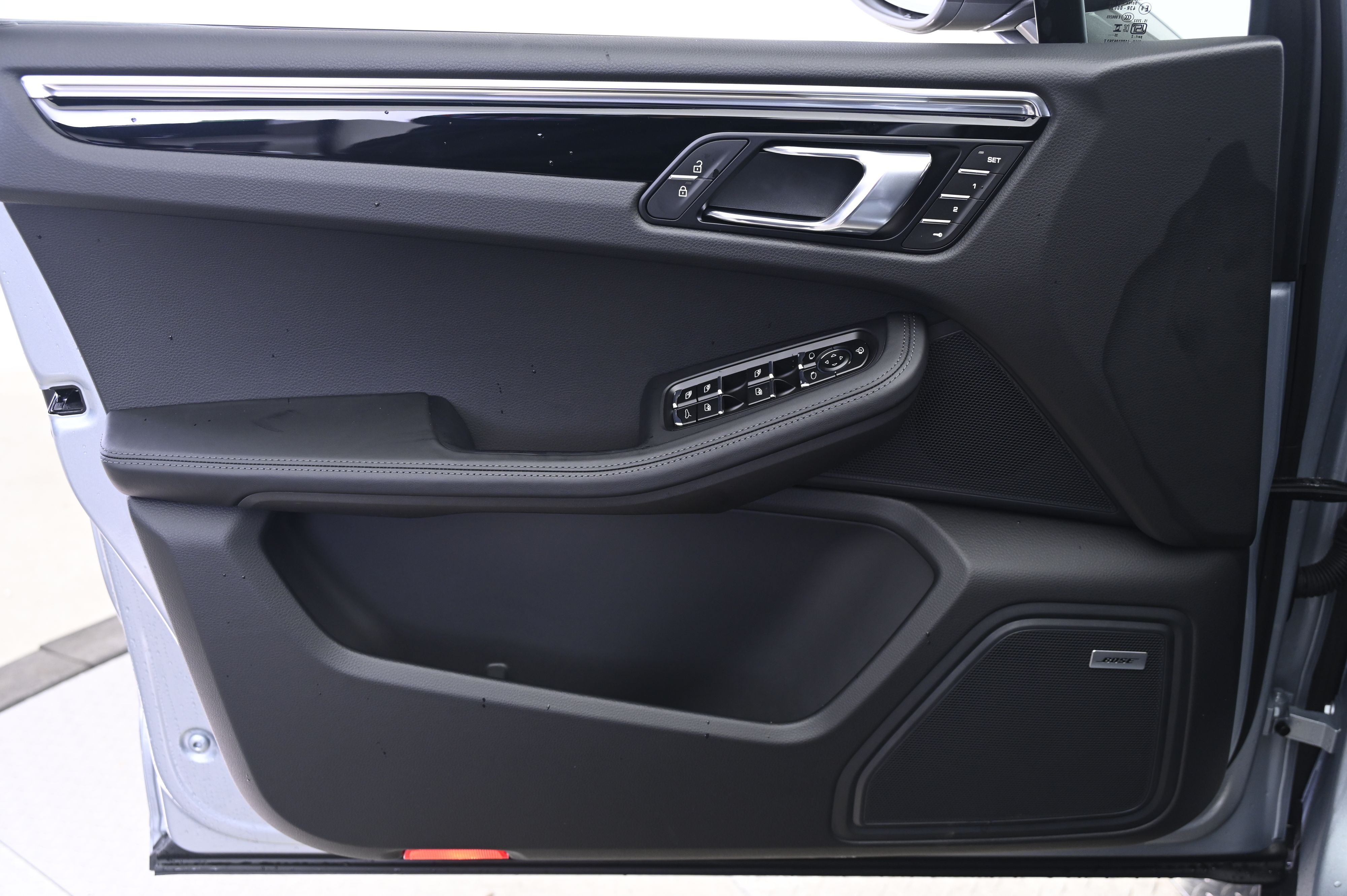 Thumbnail: 2026 Porsche Macan - 26