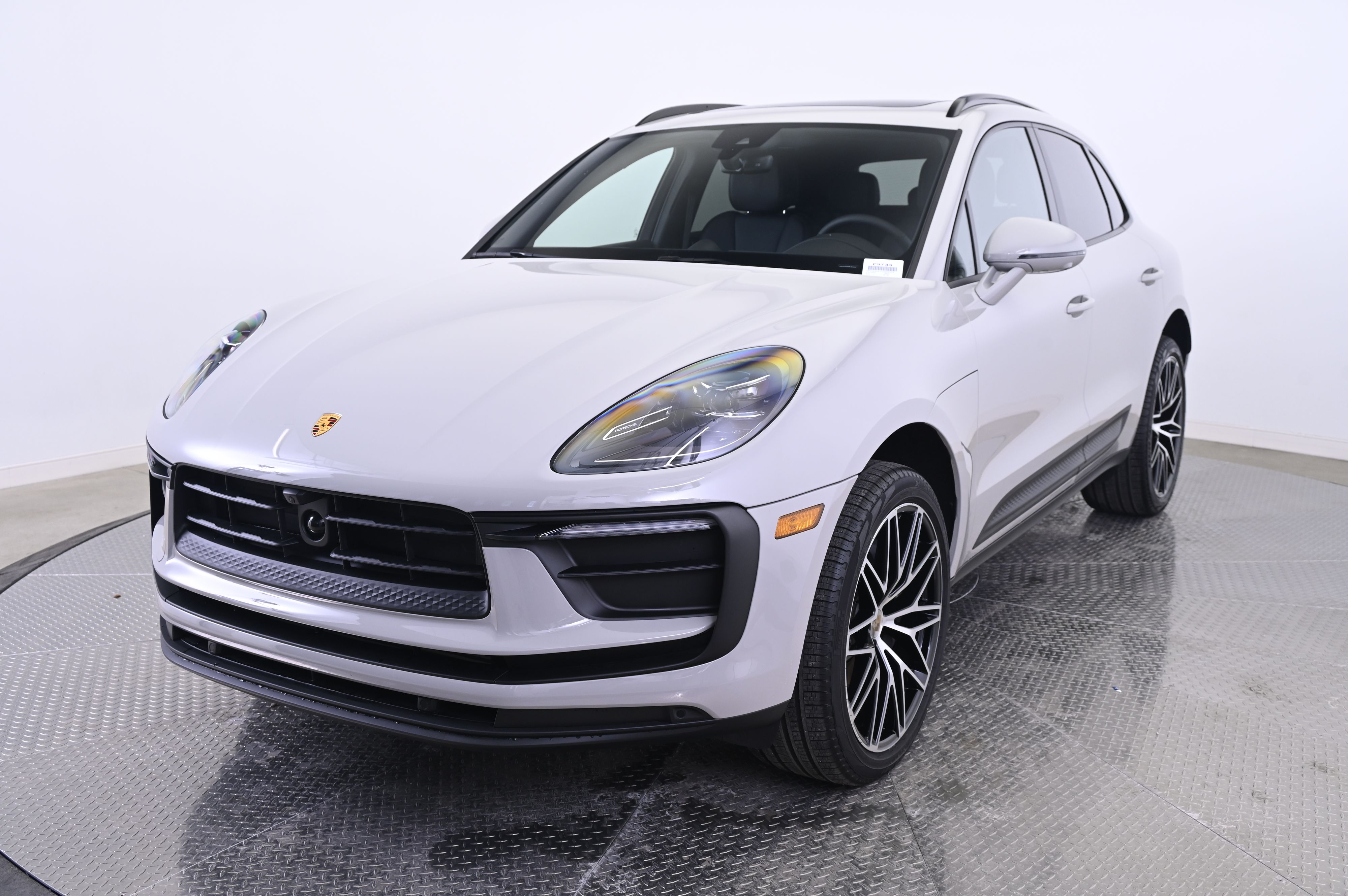 Thumbnail: 2026 Porsche Macan - 1