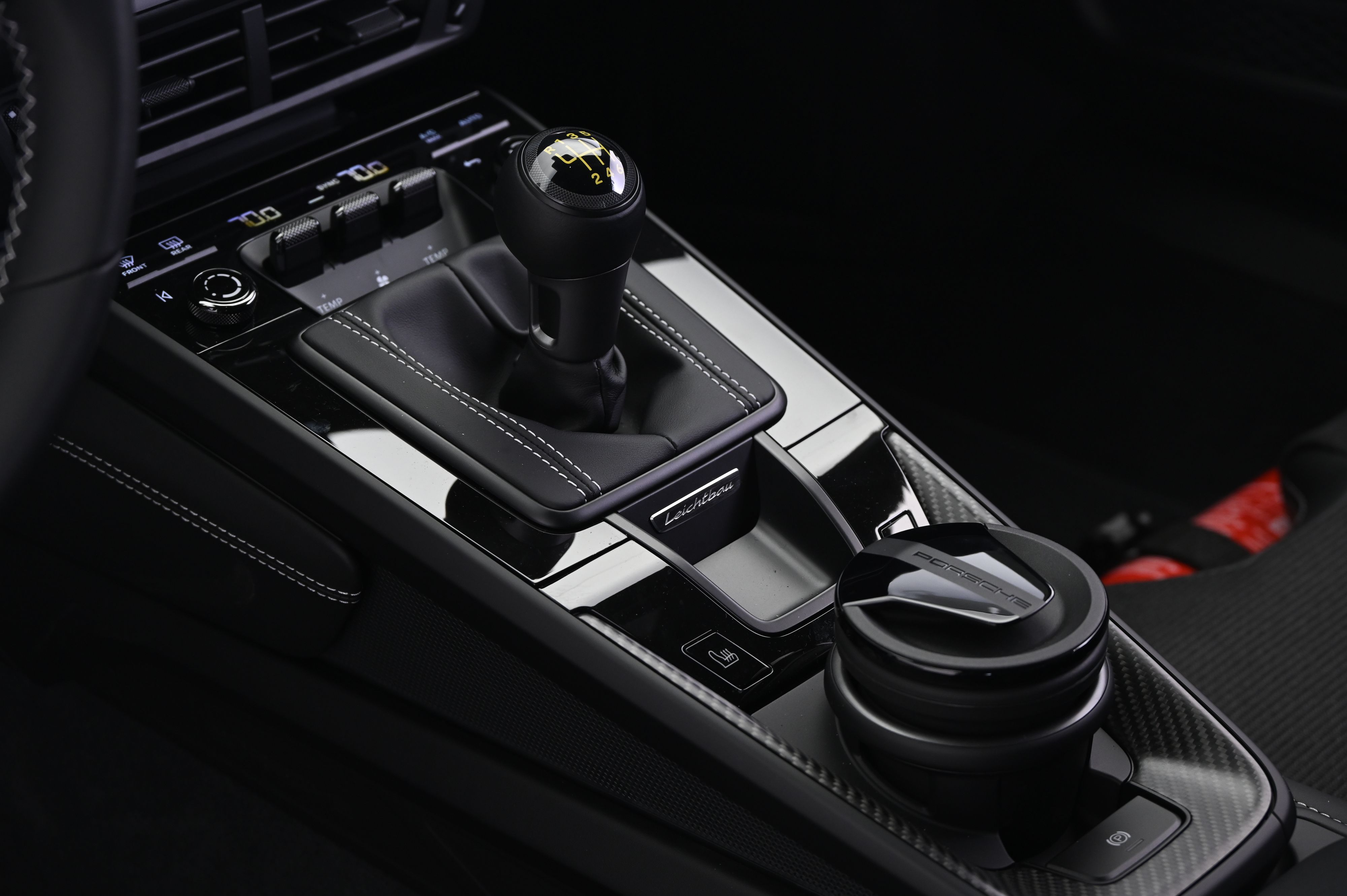 Thumbnail: 2025 Porsche 911 - 31