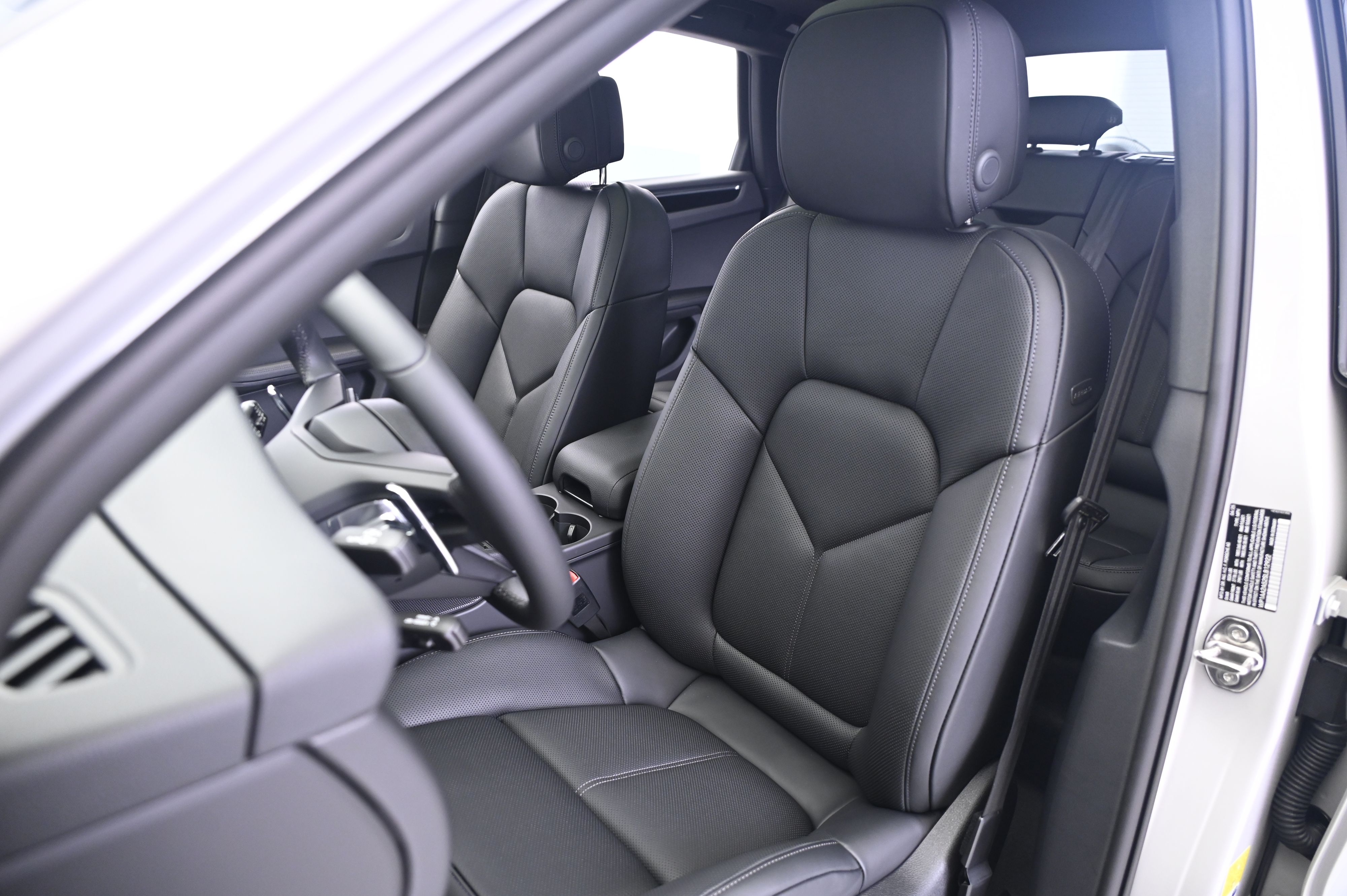 Thumbnail: 2025 Porsche Macan - 5