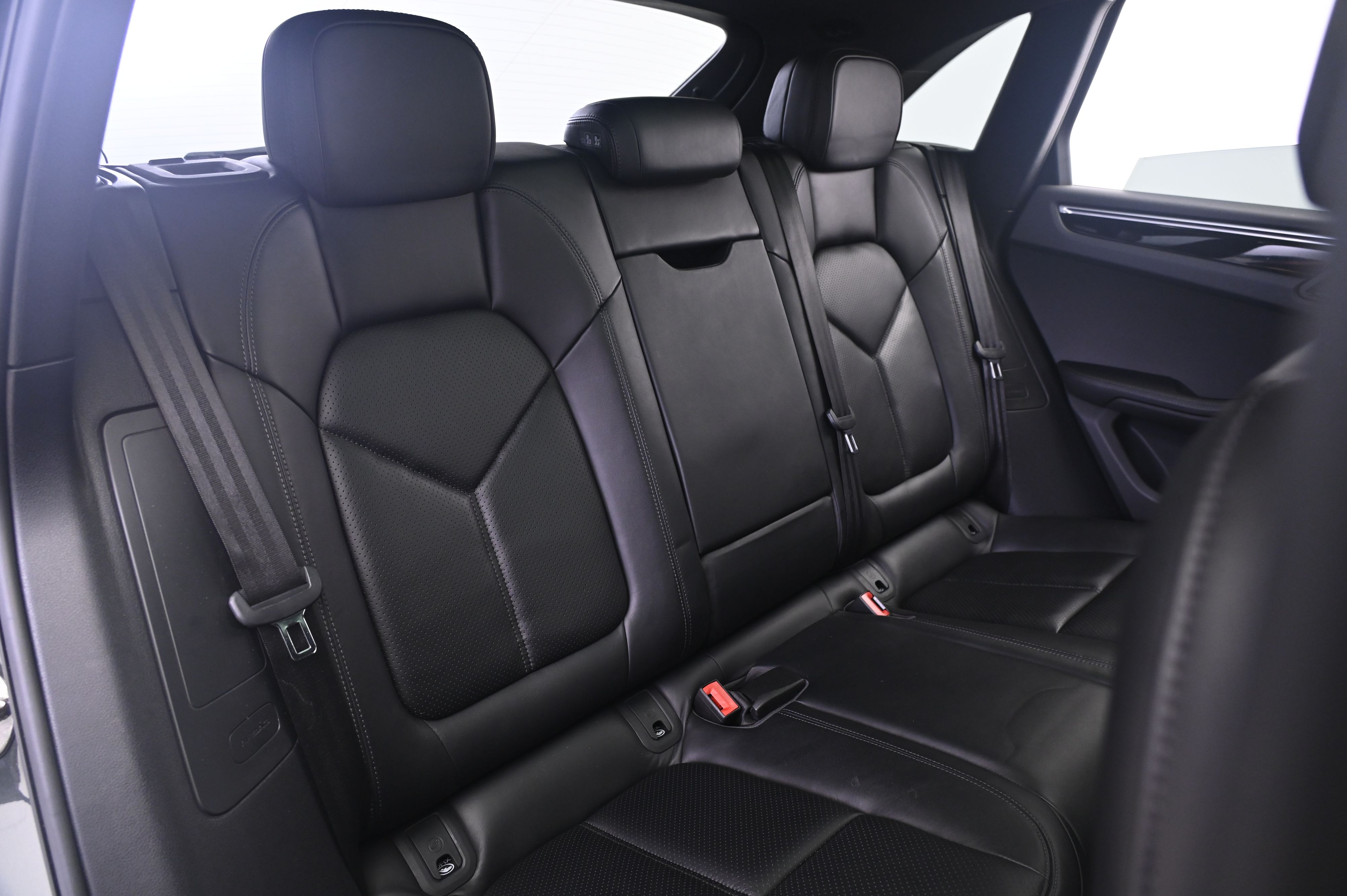 Thumbnail: 2018 Porsche Macan - 19