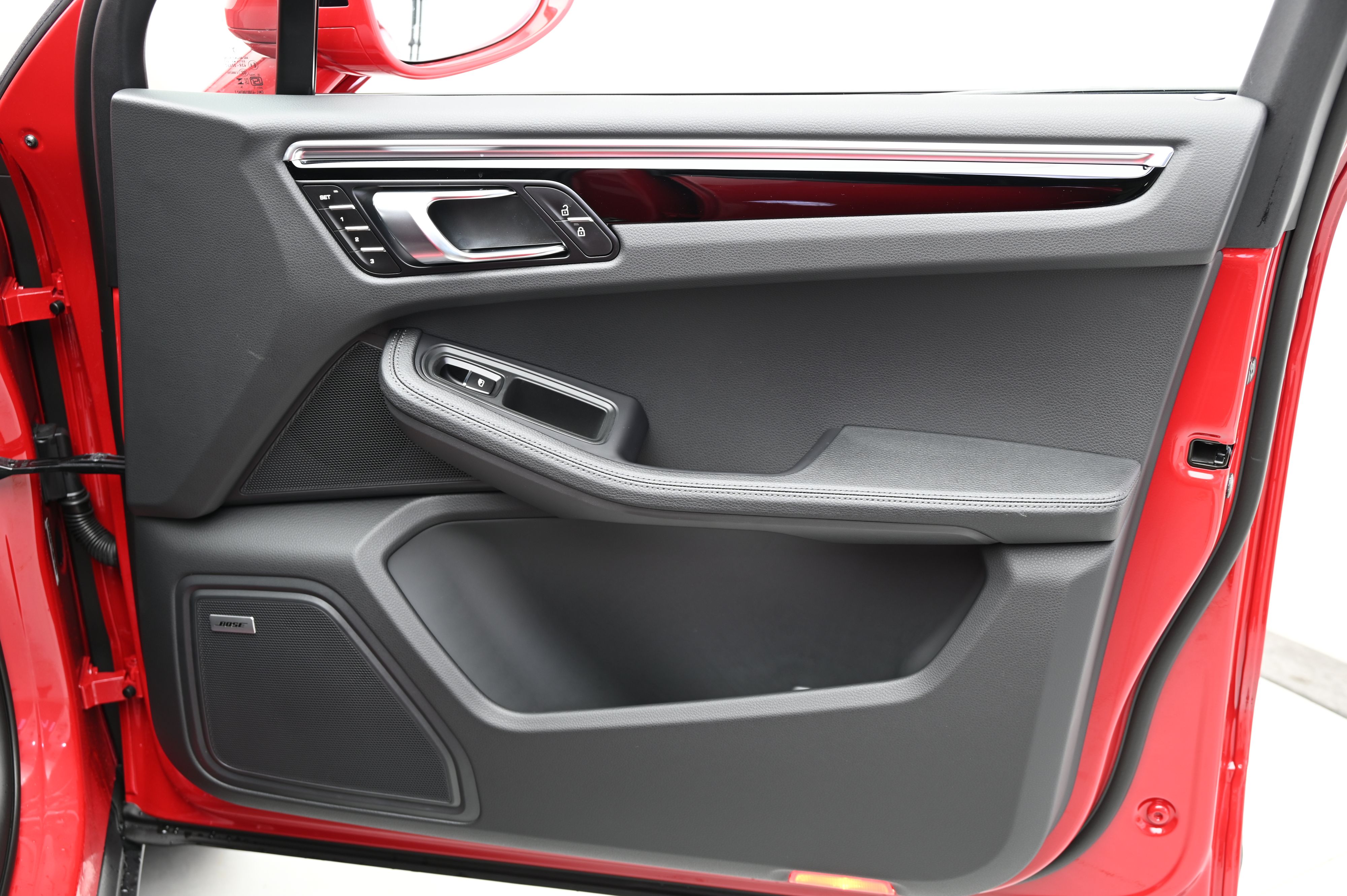 Thumbnail: 2025 Porsche Macan - 27