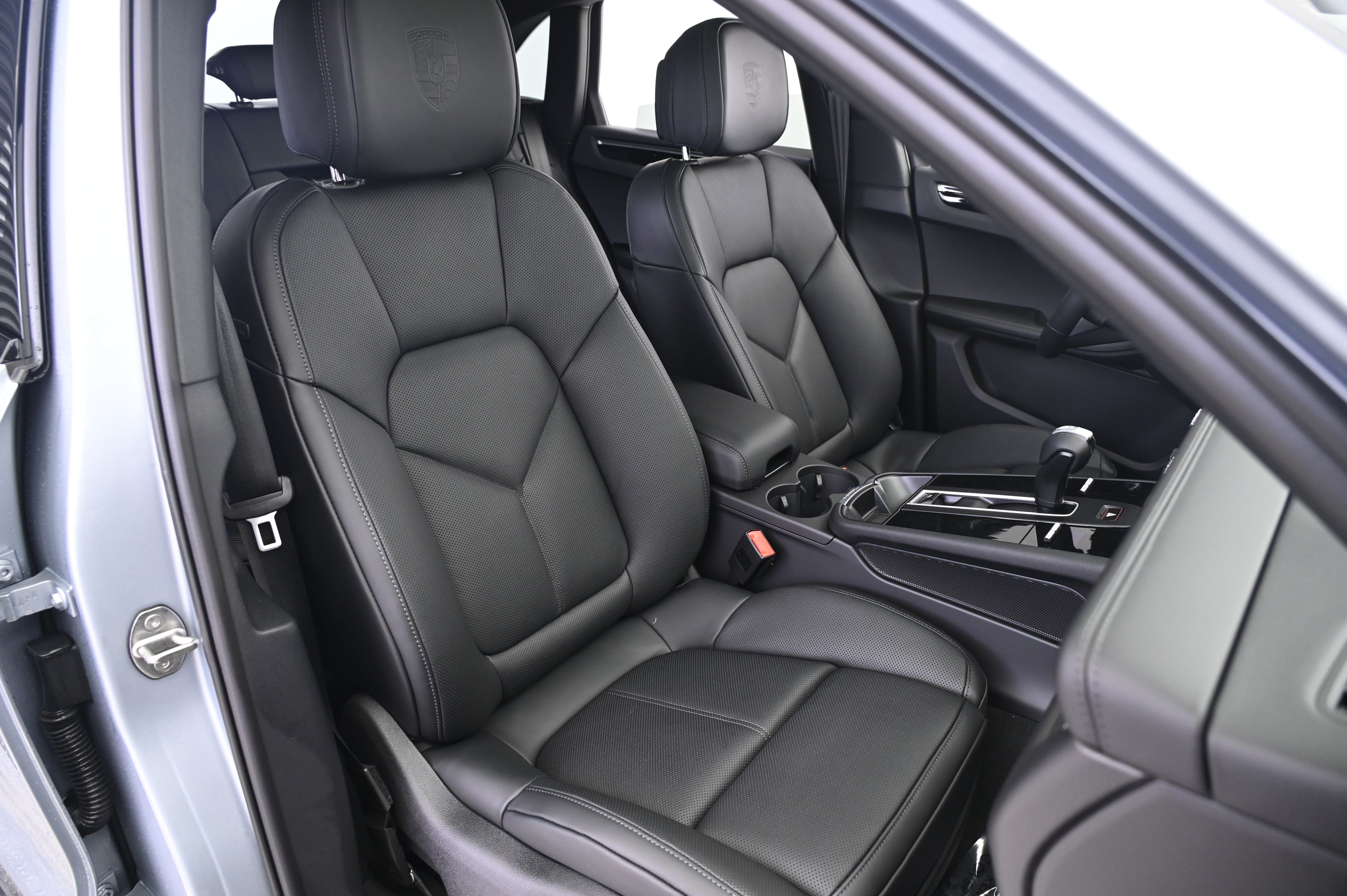 Thumbnail: 2026 Porsche Macan - 24