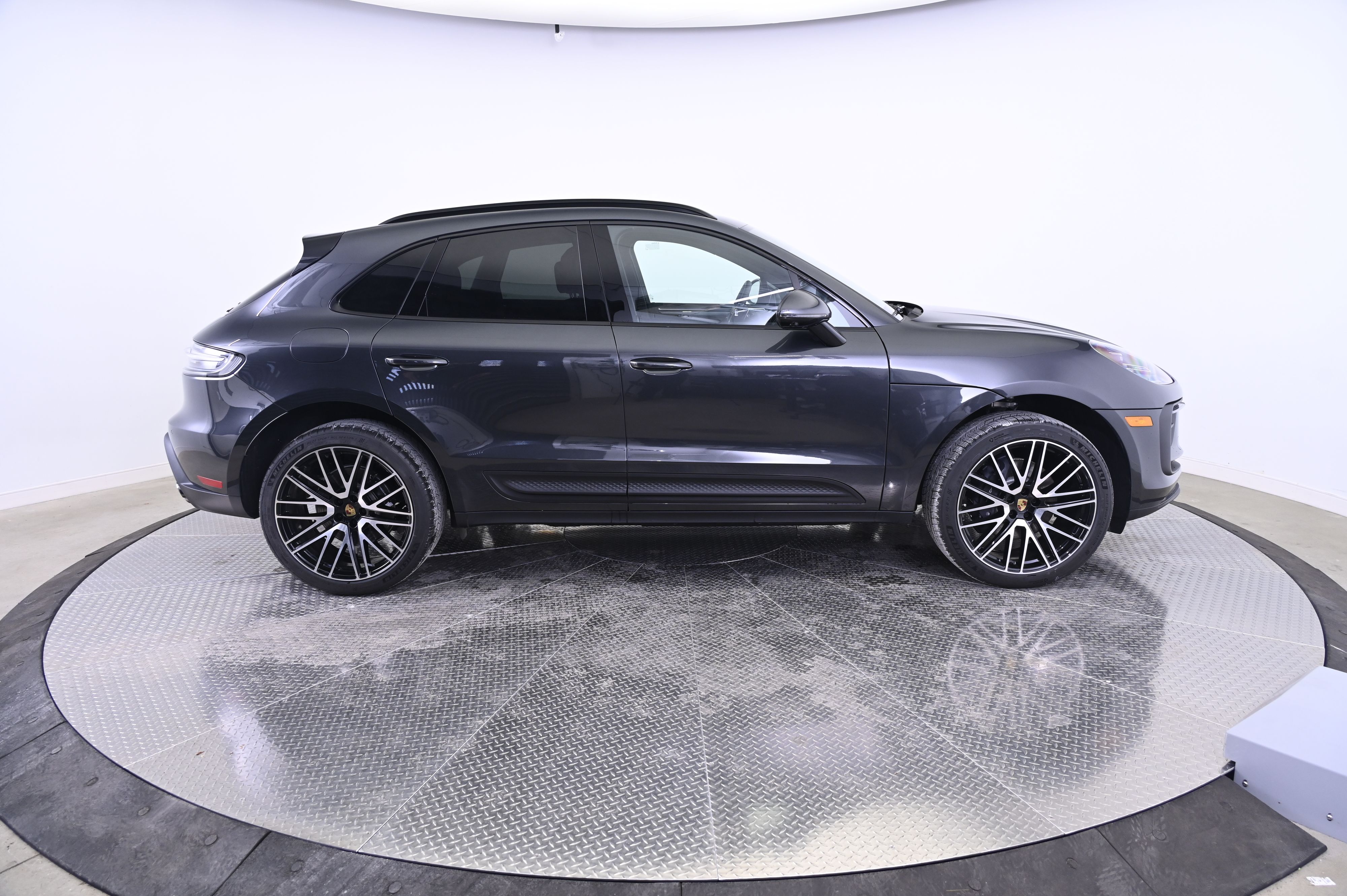 Thumbnail: 2026 Porsche Macan - 8