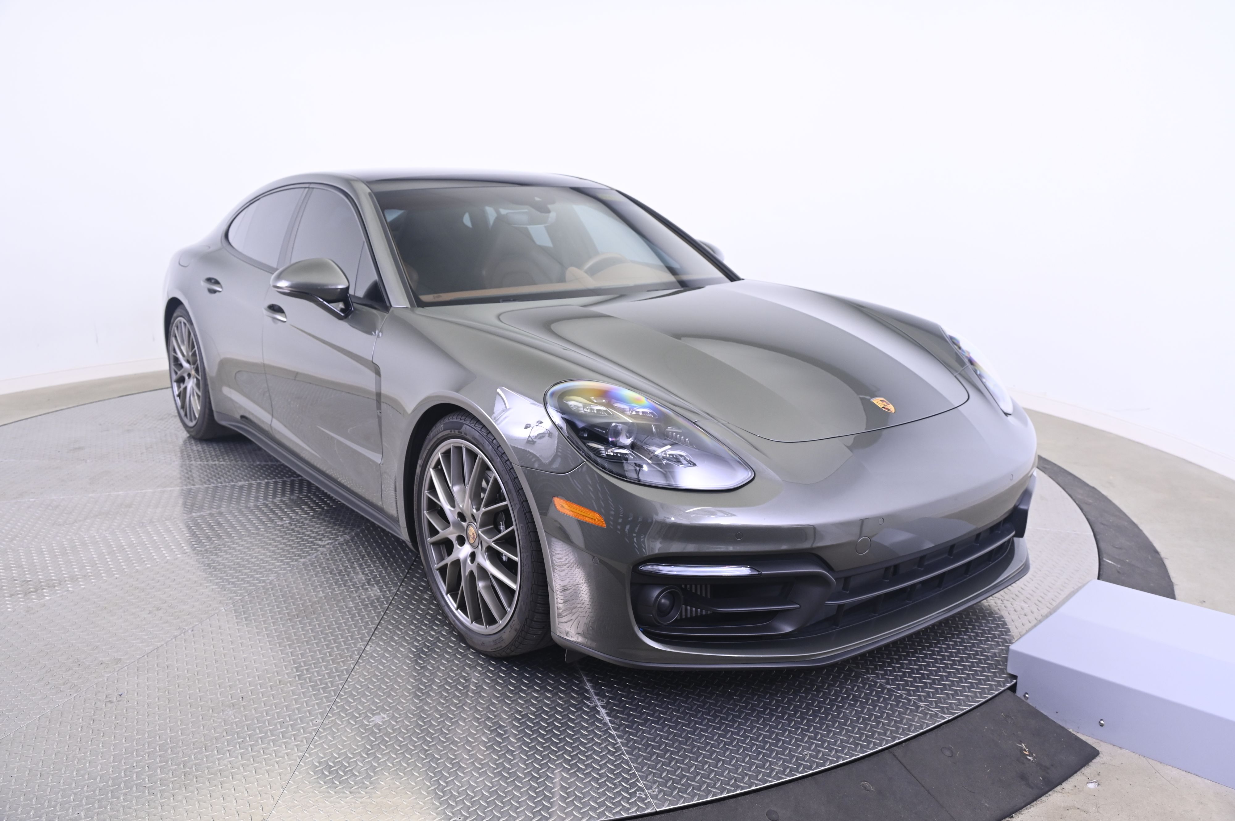 Thumbnail: 2023 Porsche Panamera - 9