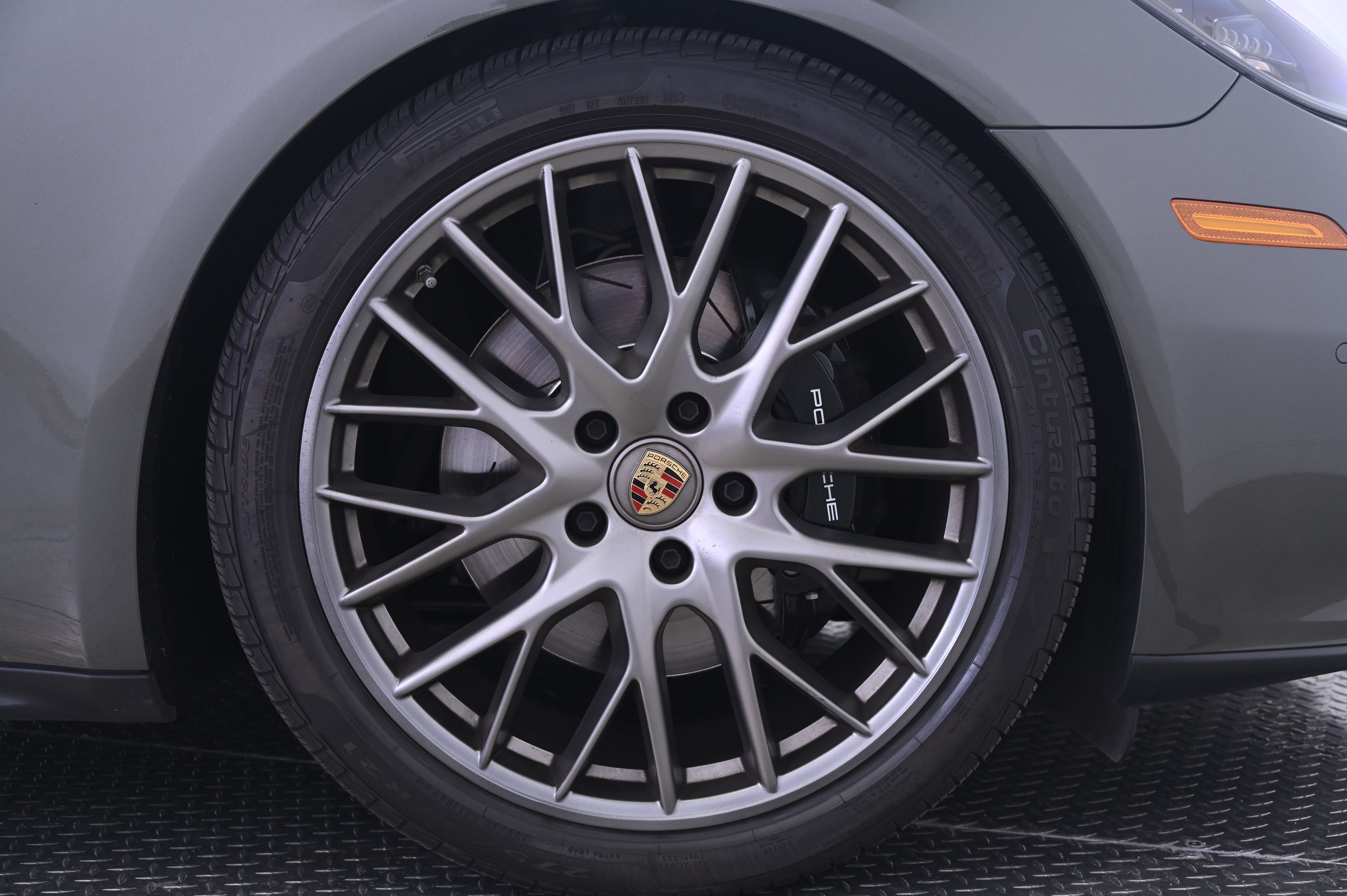 Thumbnail: 2023 Porsche Panamera - 14