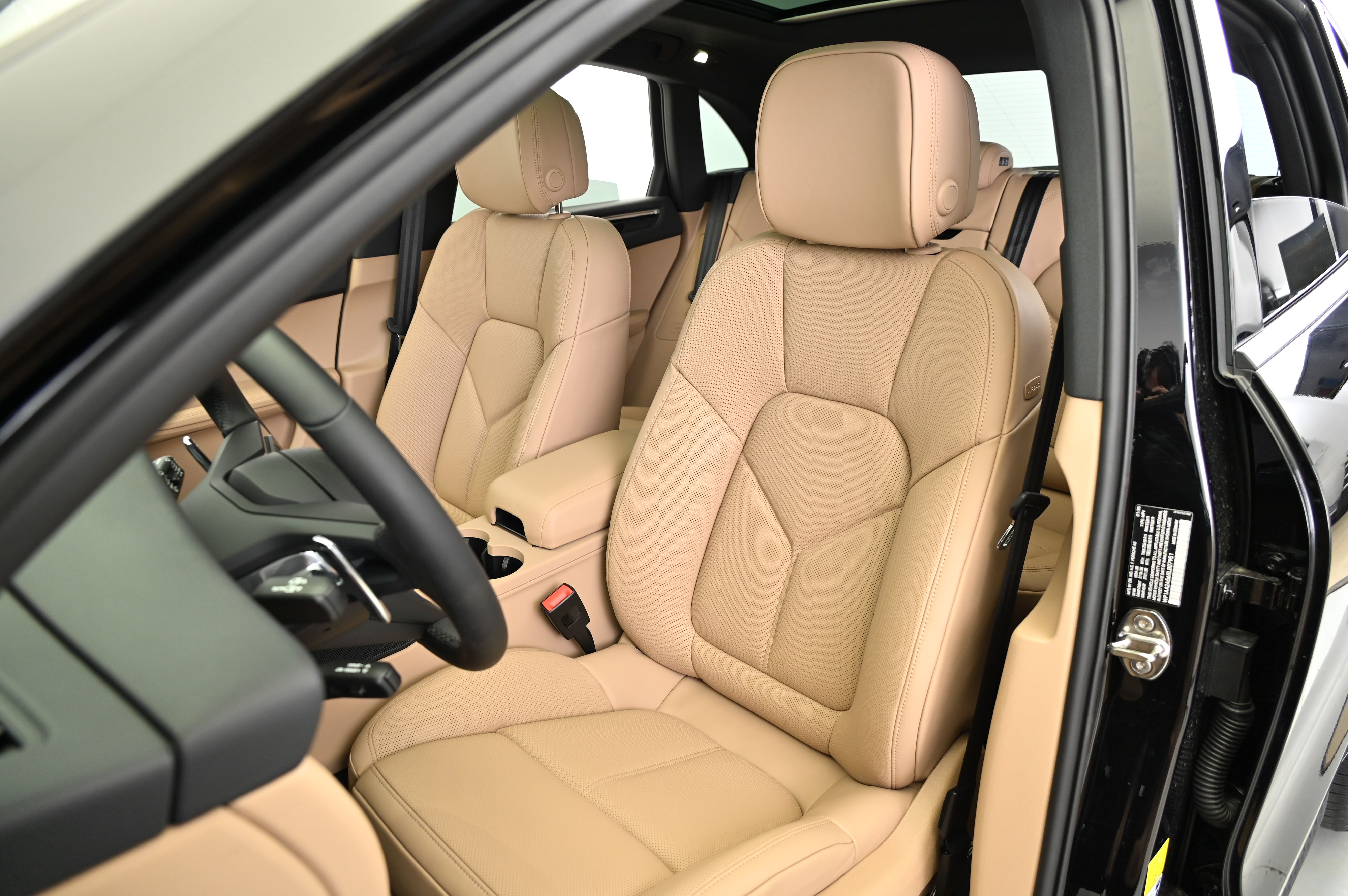 Thumbnail: 2025 Porsche Macan - 5