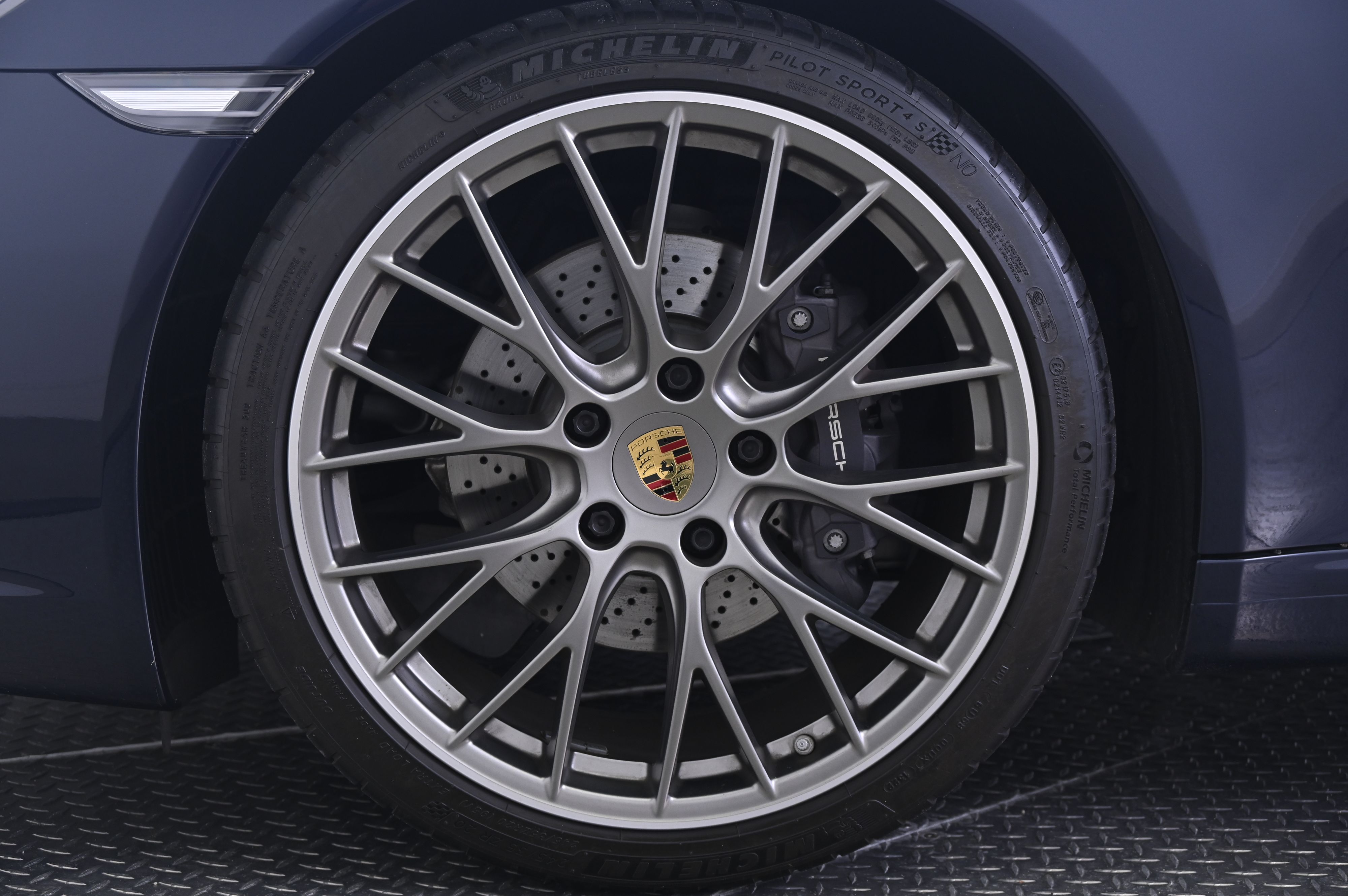 Thumbnail: 2019 Porsche 911 - 11