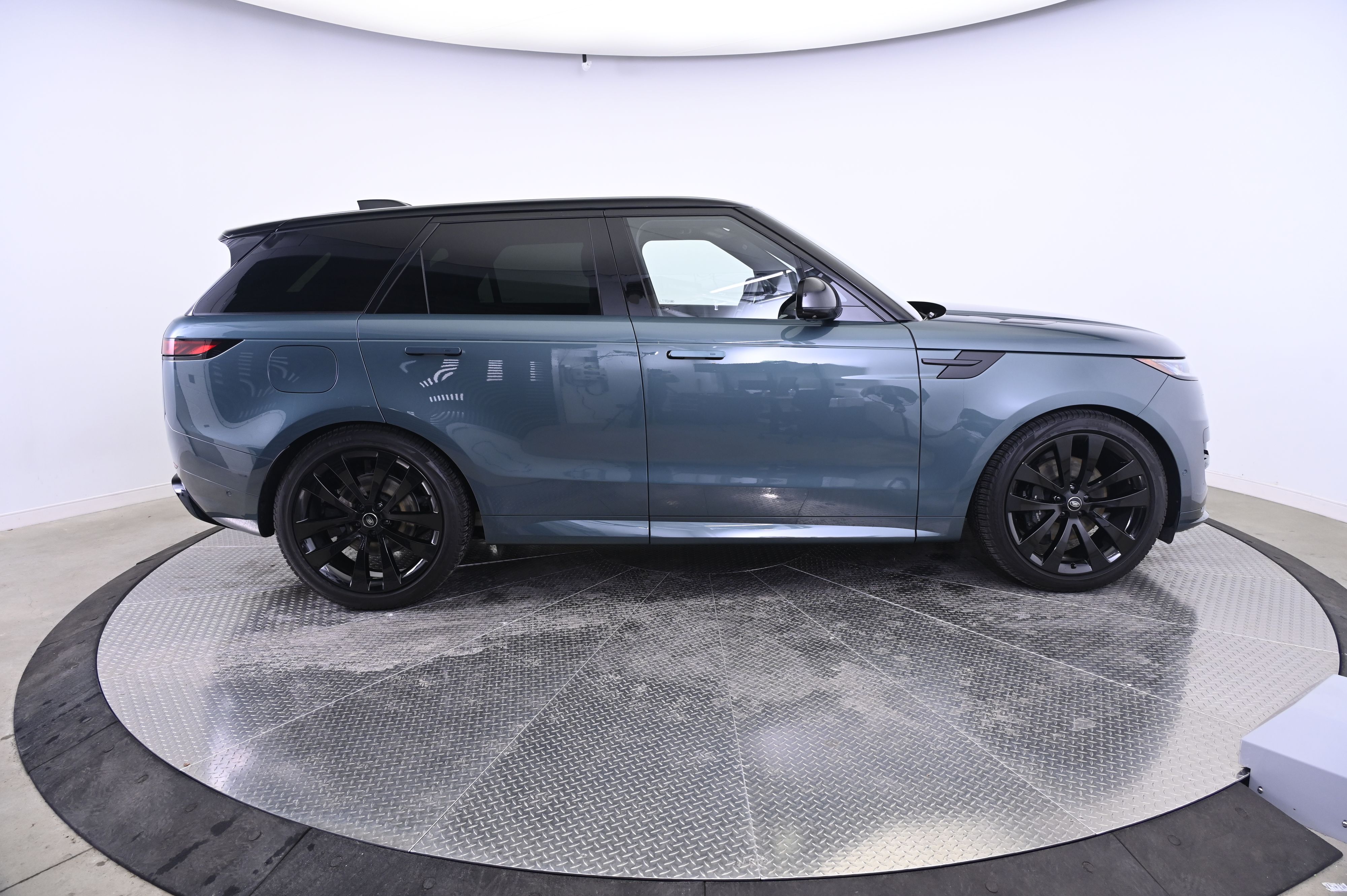 Thumbnail: 2024 Land Rover Range Rover Sport - 8