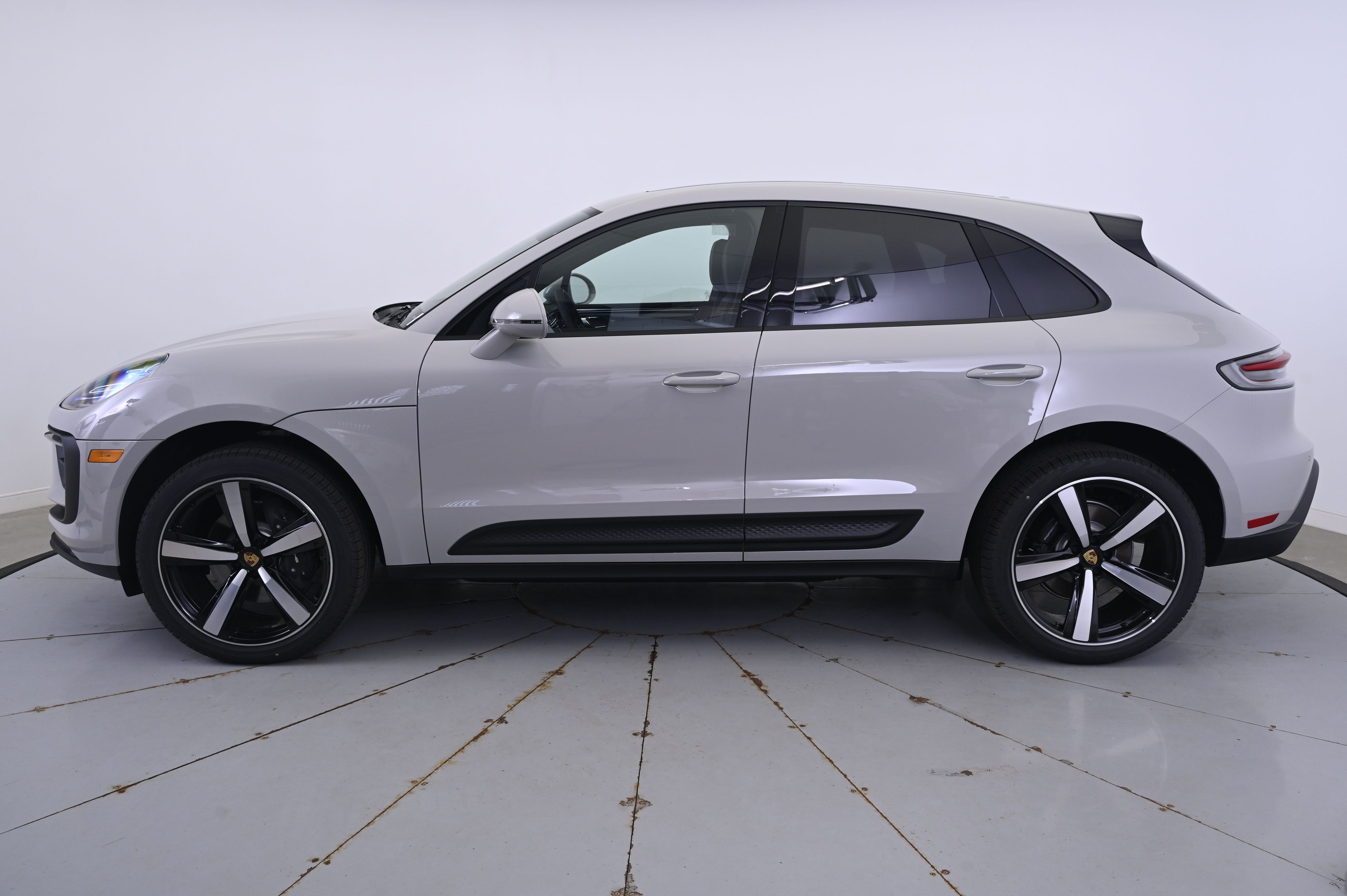 Thumbnail: 2025 Porsche Macan - 2