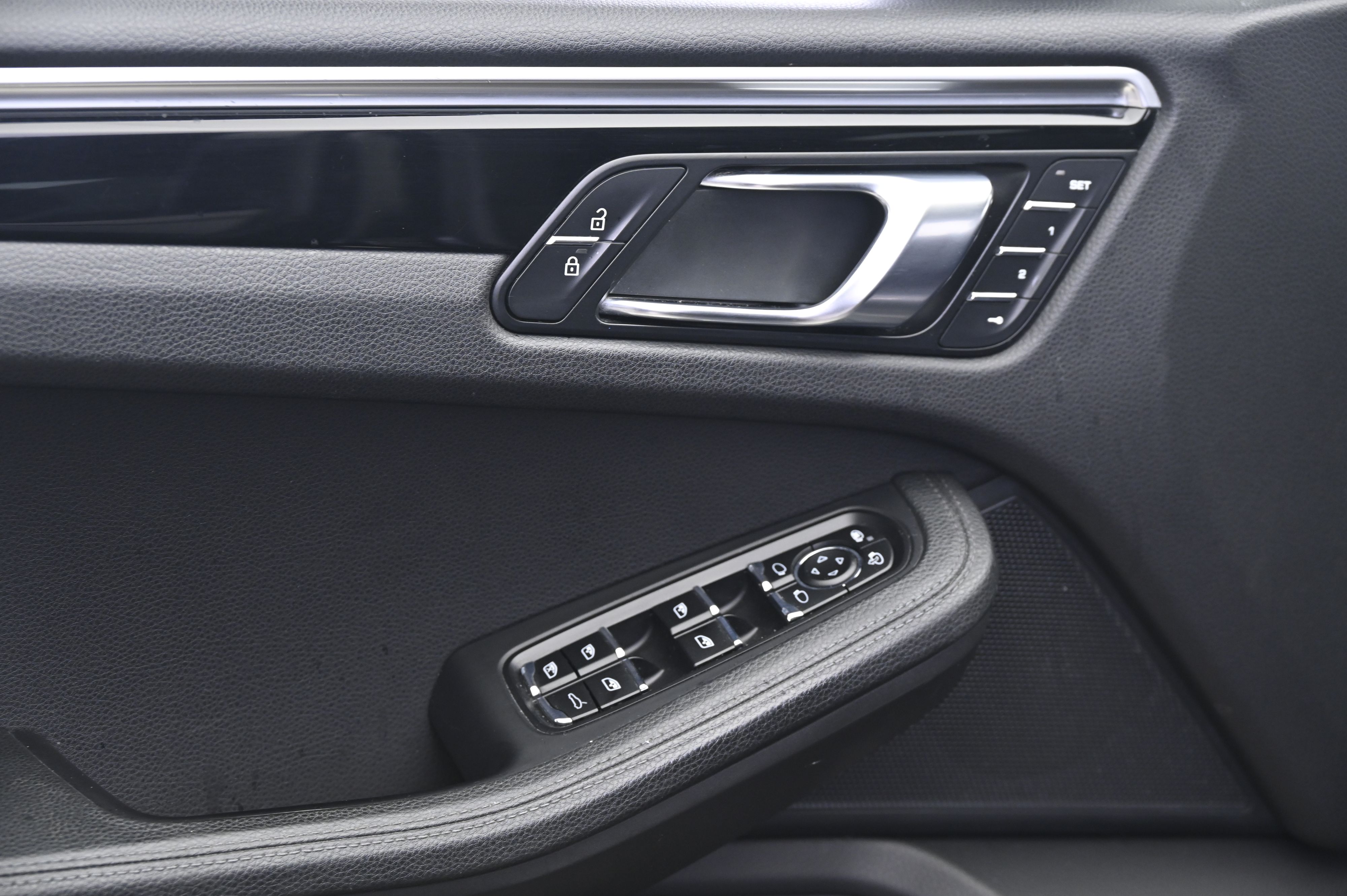 Thumbnail: 2019 Porsche Macan - 27