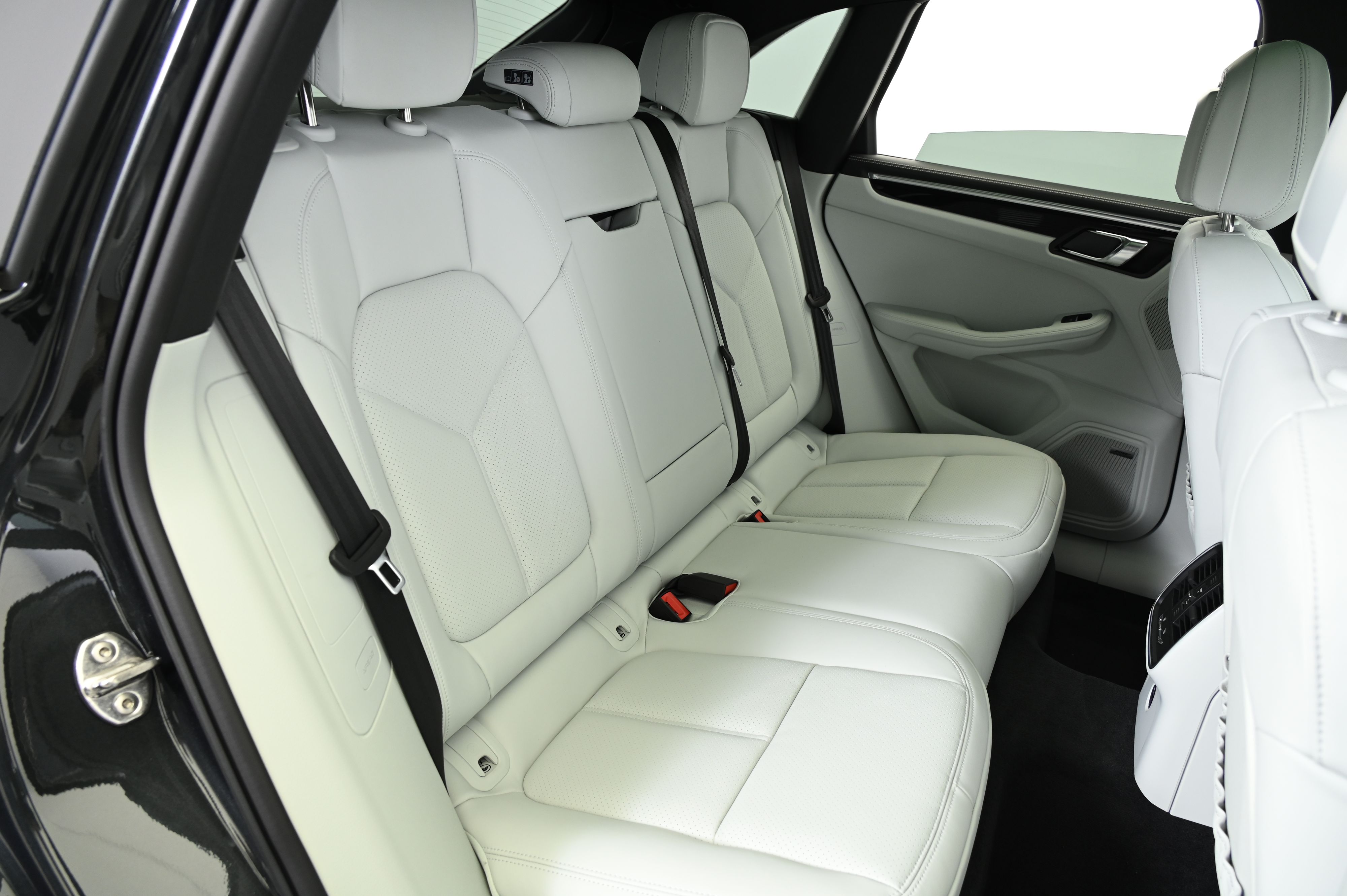 Thumbnail: 2025 Porsche Macan - 26