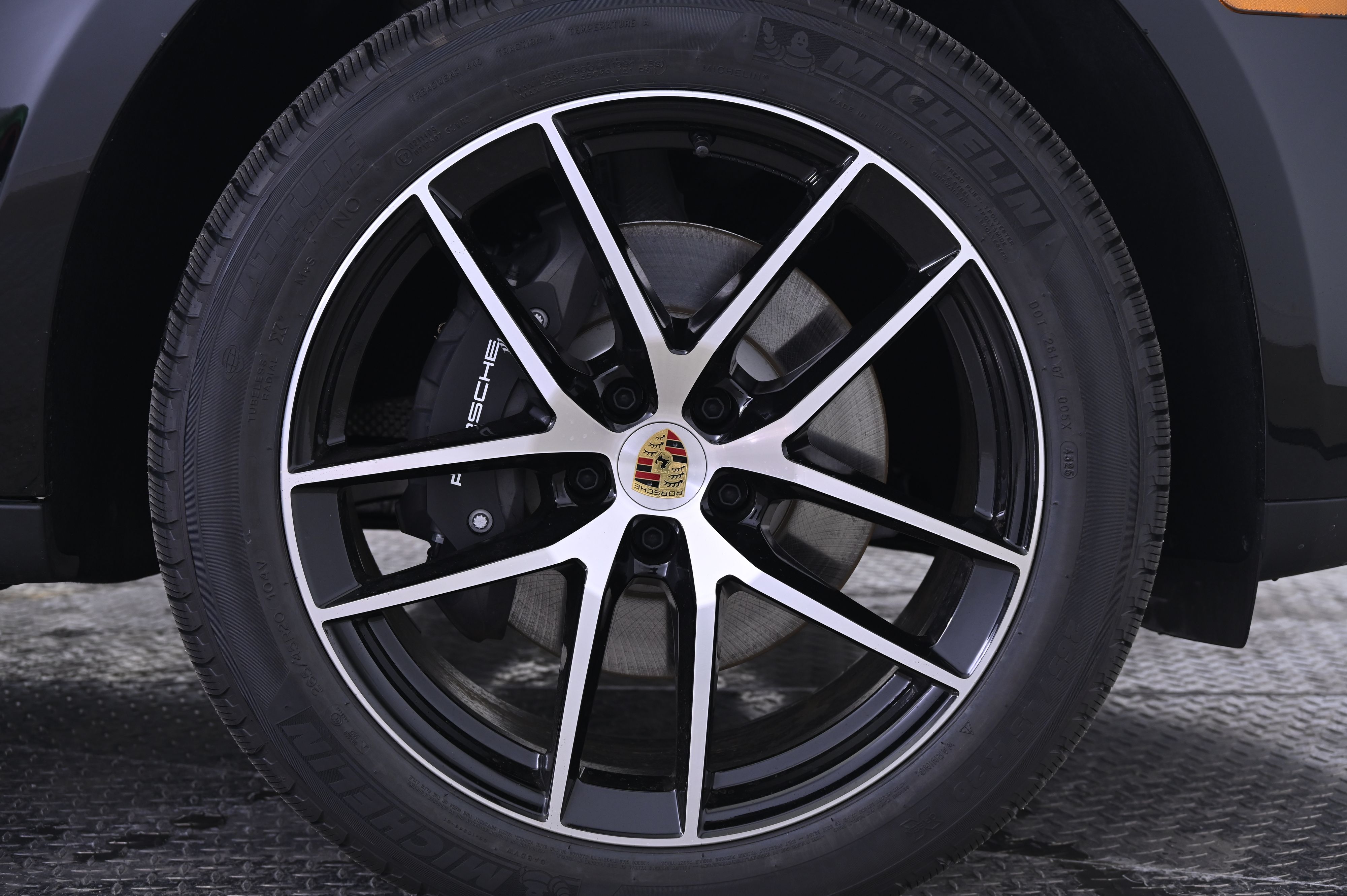 Thumbnail: 2026 Porsche Macan - 14