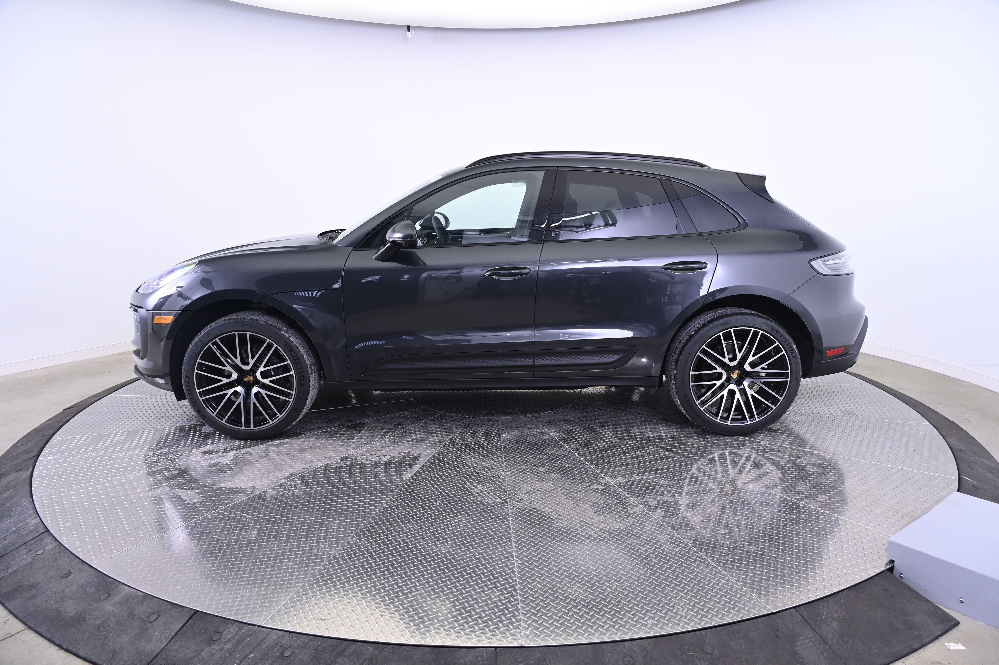 Thumbnail: 2026 Porsche Macan - 2