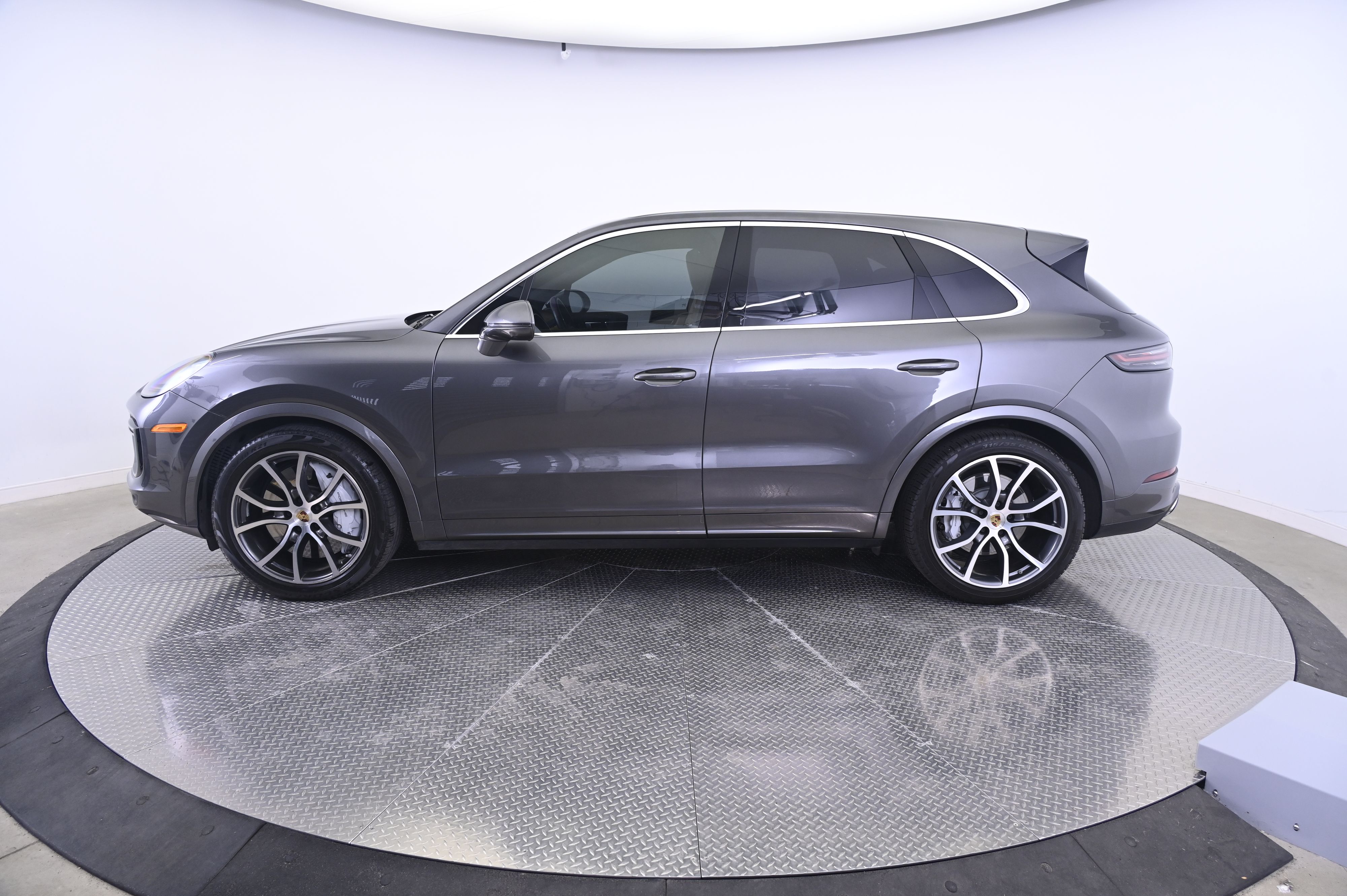 Thumbnail: 2023 Porsche Cayenne - 2