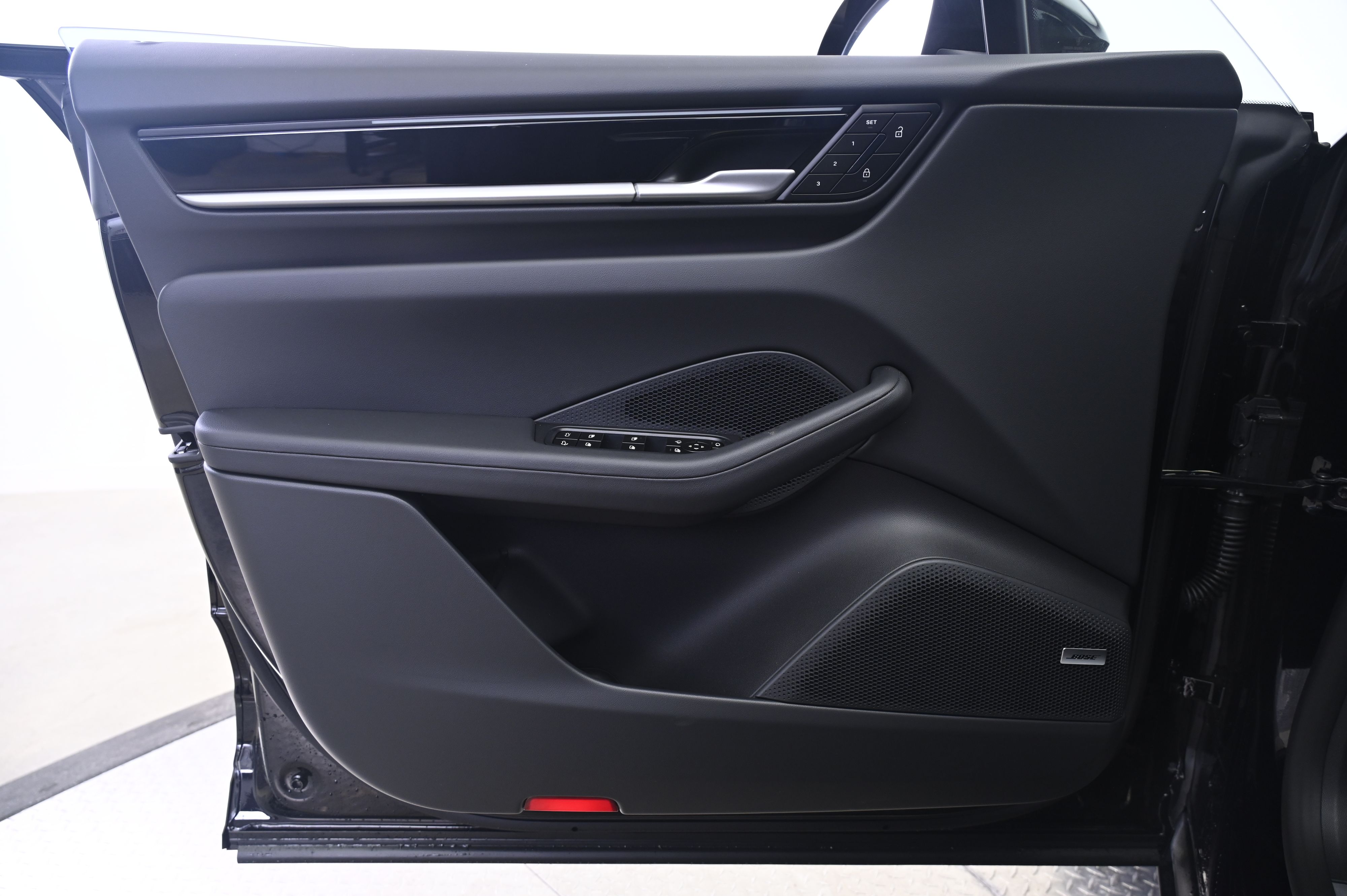 Thumbnail: 2026 Porsche Macan - 27