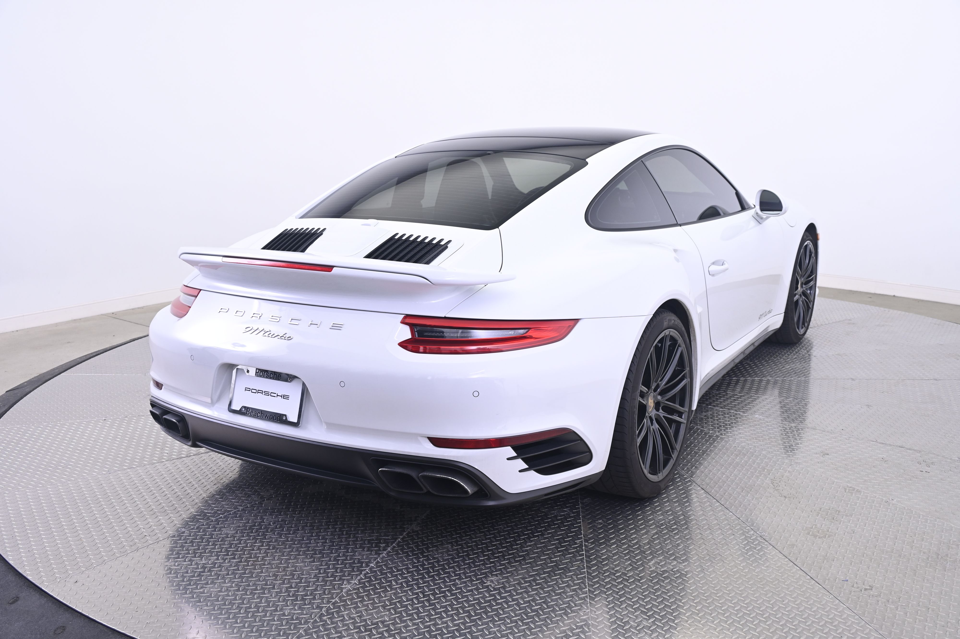 Thumbnail: 2017 Porsche 911 - 7