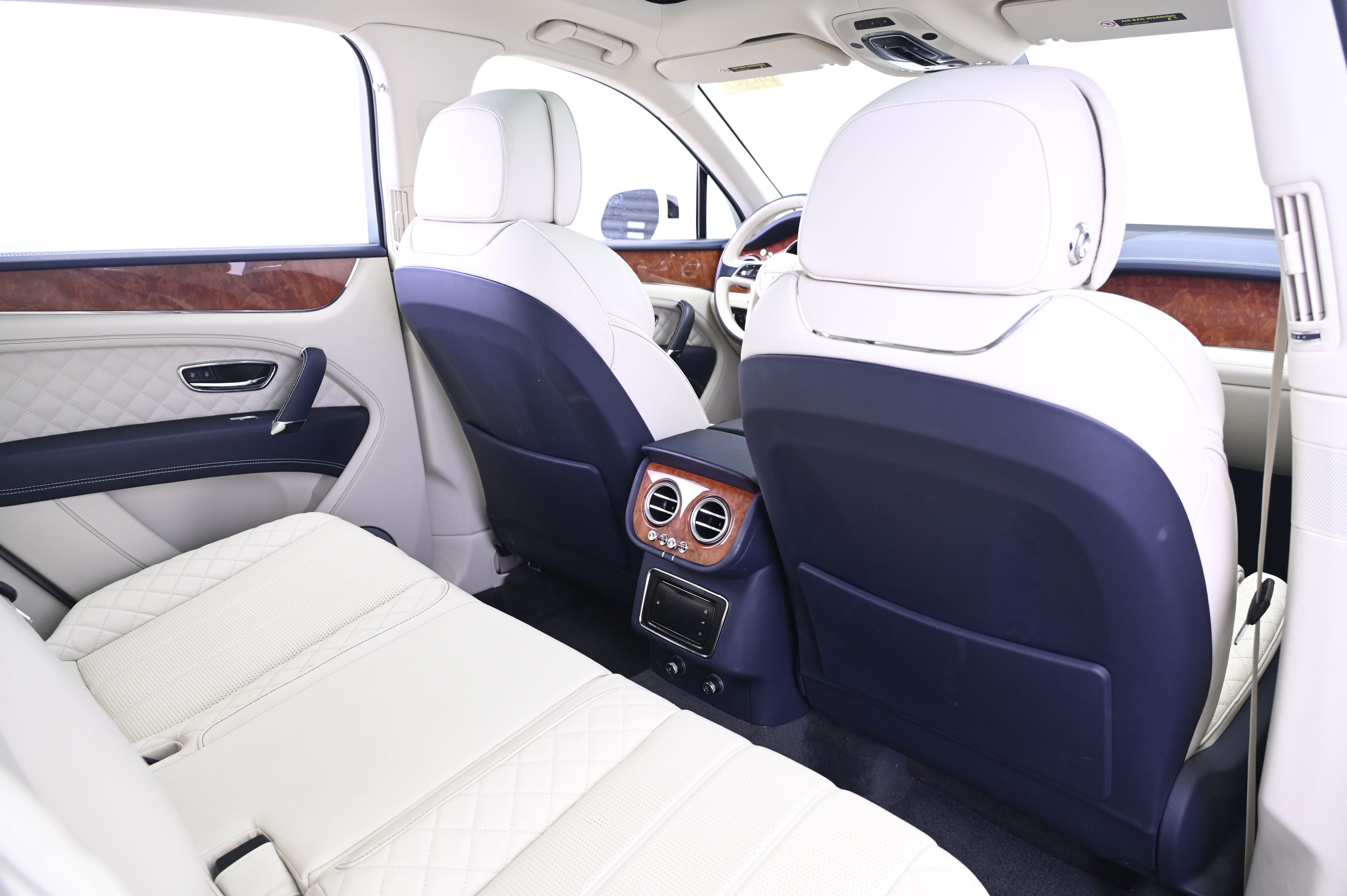 Thumbnail: 2019 Bentley Bentayga - 17