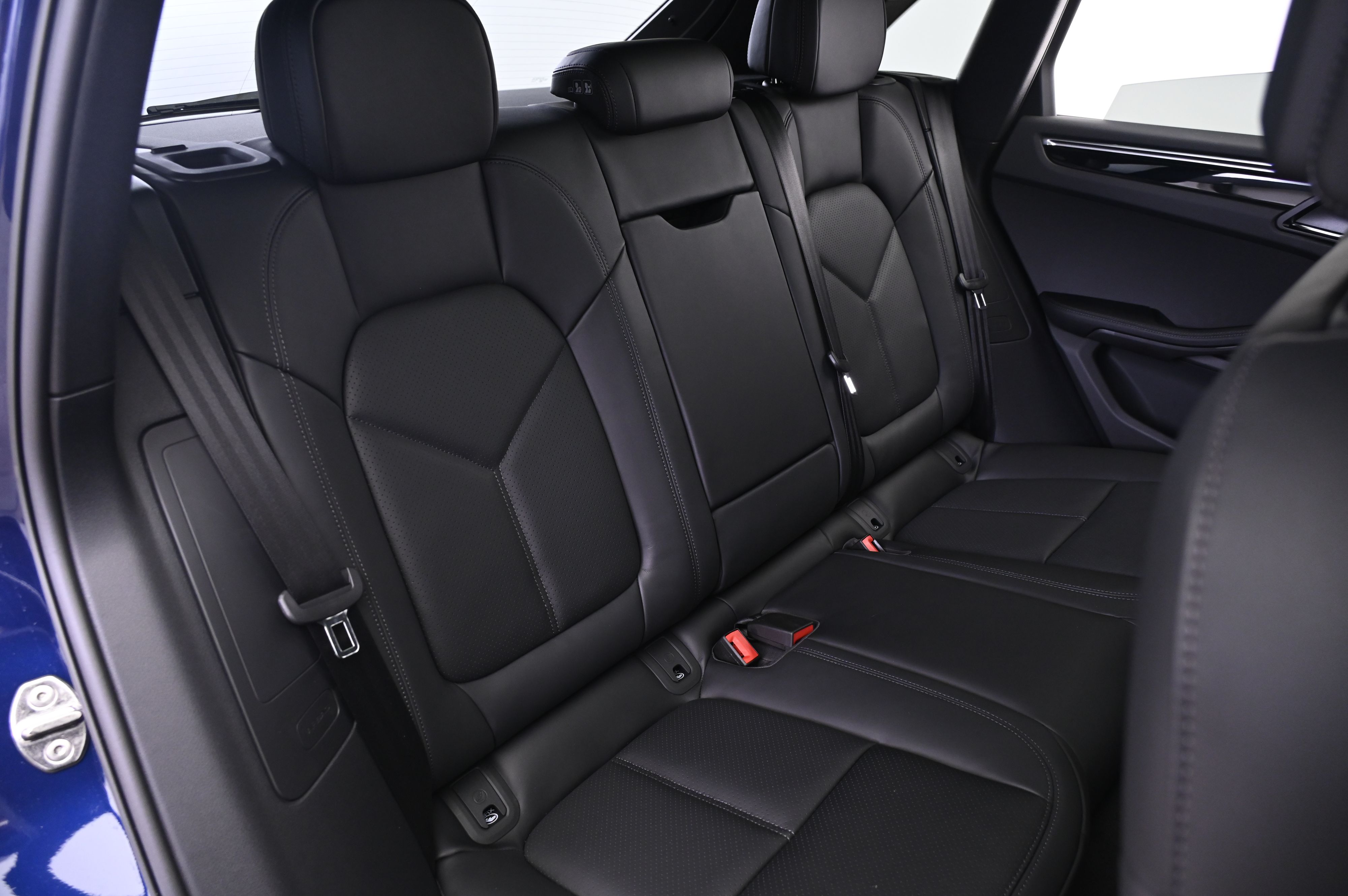 Thumbnail: 2026 Porsche Macan - 19